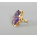 Imposanter Amethystenring 14 K Gold, gestempelt. Juwelier Punze „HH“. Massiver Dam