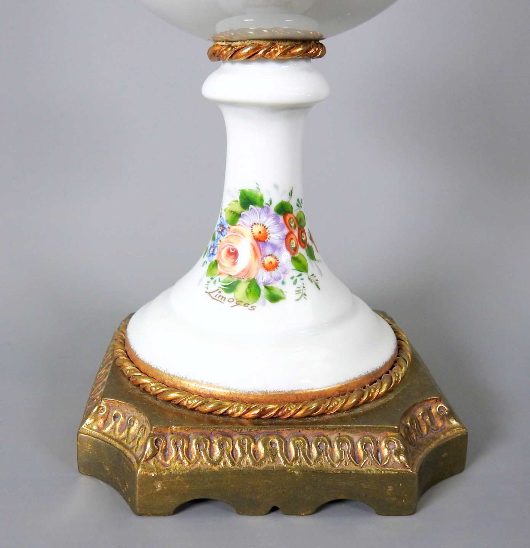 Imposante Zier-Vase Porzellan, ohne Marke am Standring aufglasur "Limoges" beschriftet - Image 4 of 6