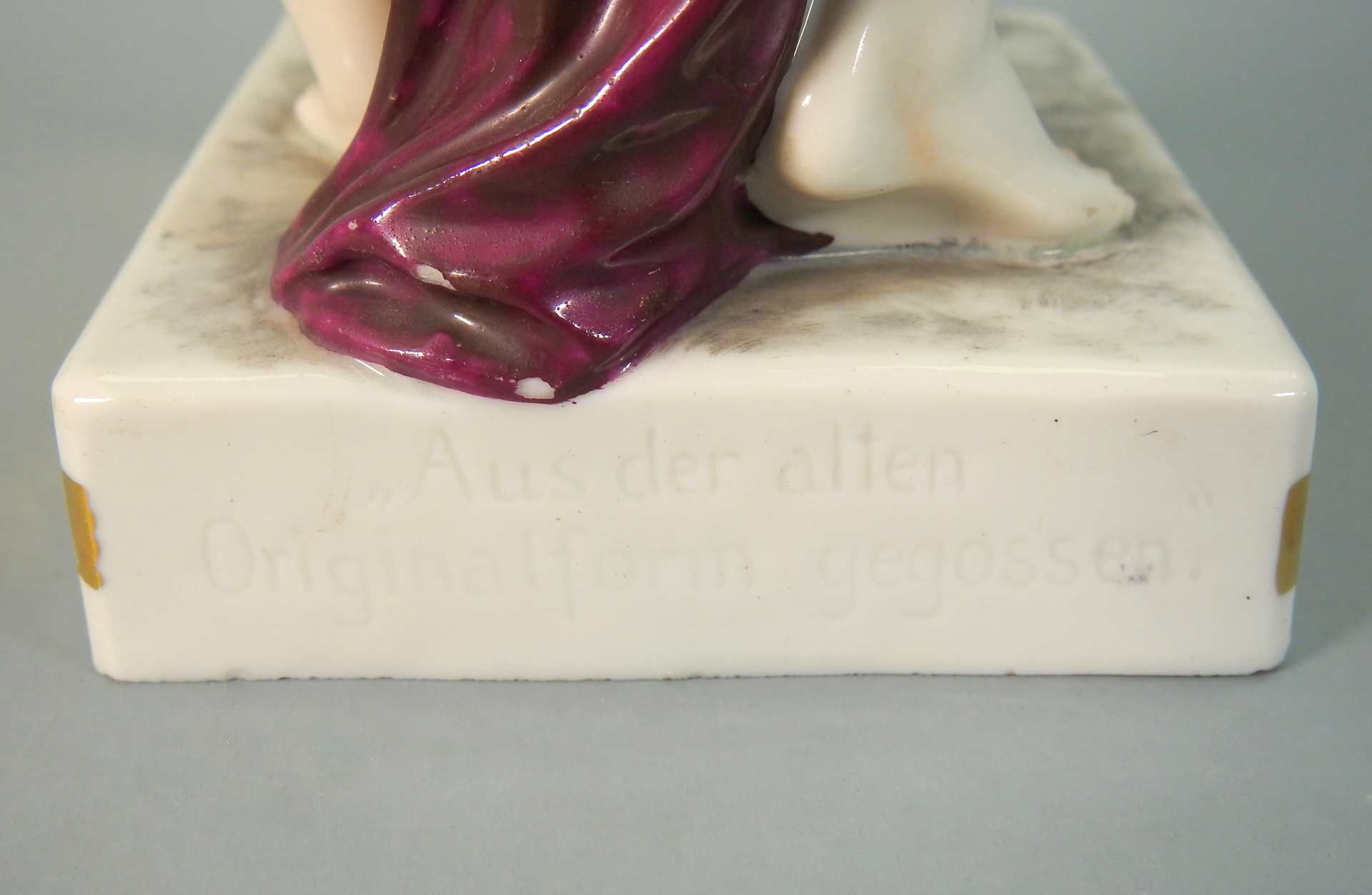 Nymphe mit Amor Porzellan, am Boden mit unterglasurschwarzem bekröntem Schild und „ - Image 6 of 8