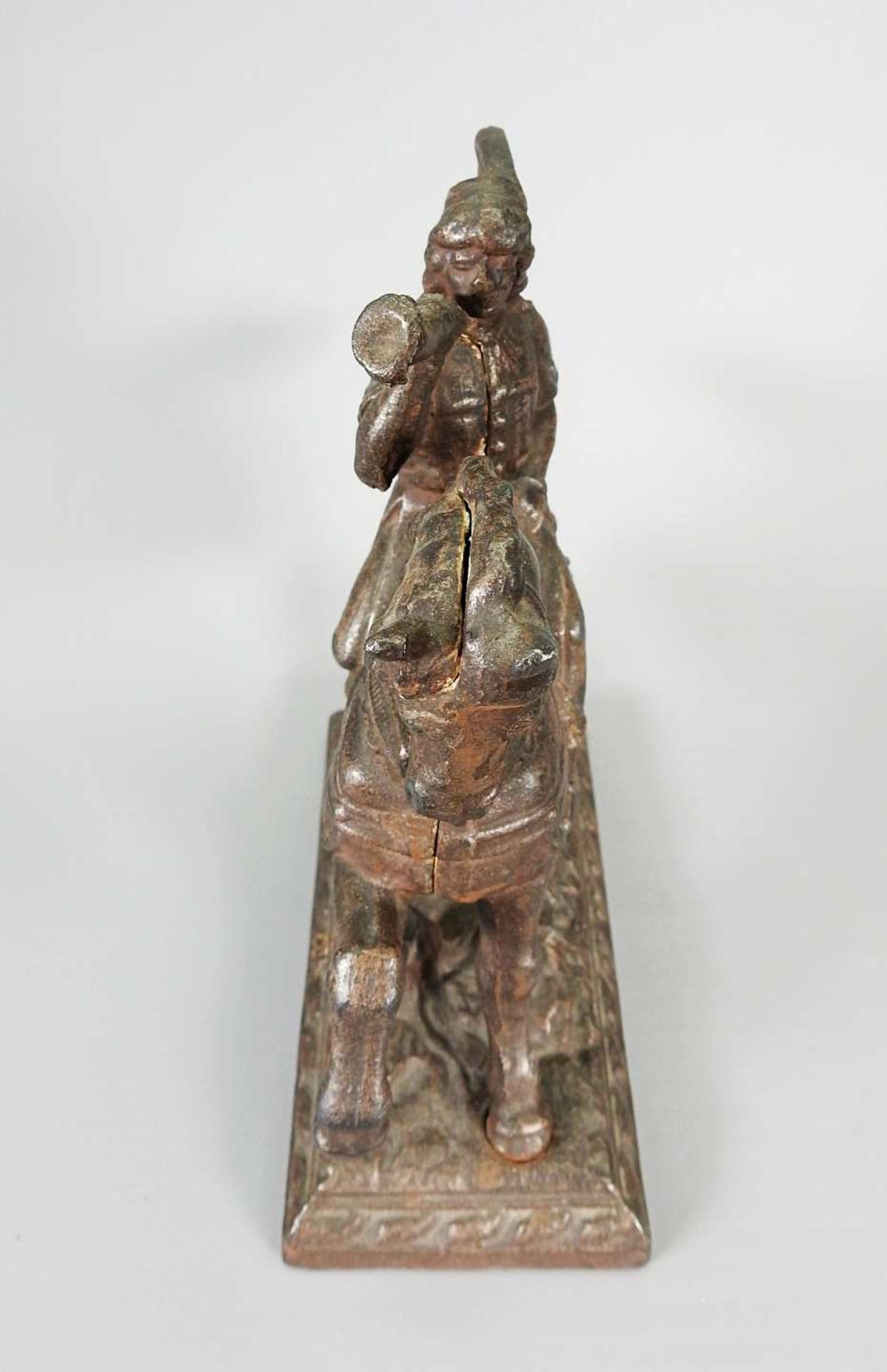 Stolzer Reiter Metall wohl Eisen, dunkel patiniert. Figur eines Horn spielenden Reiter - Bild 6 aus 6