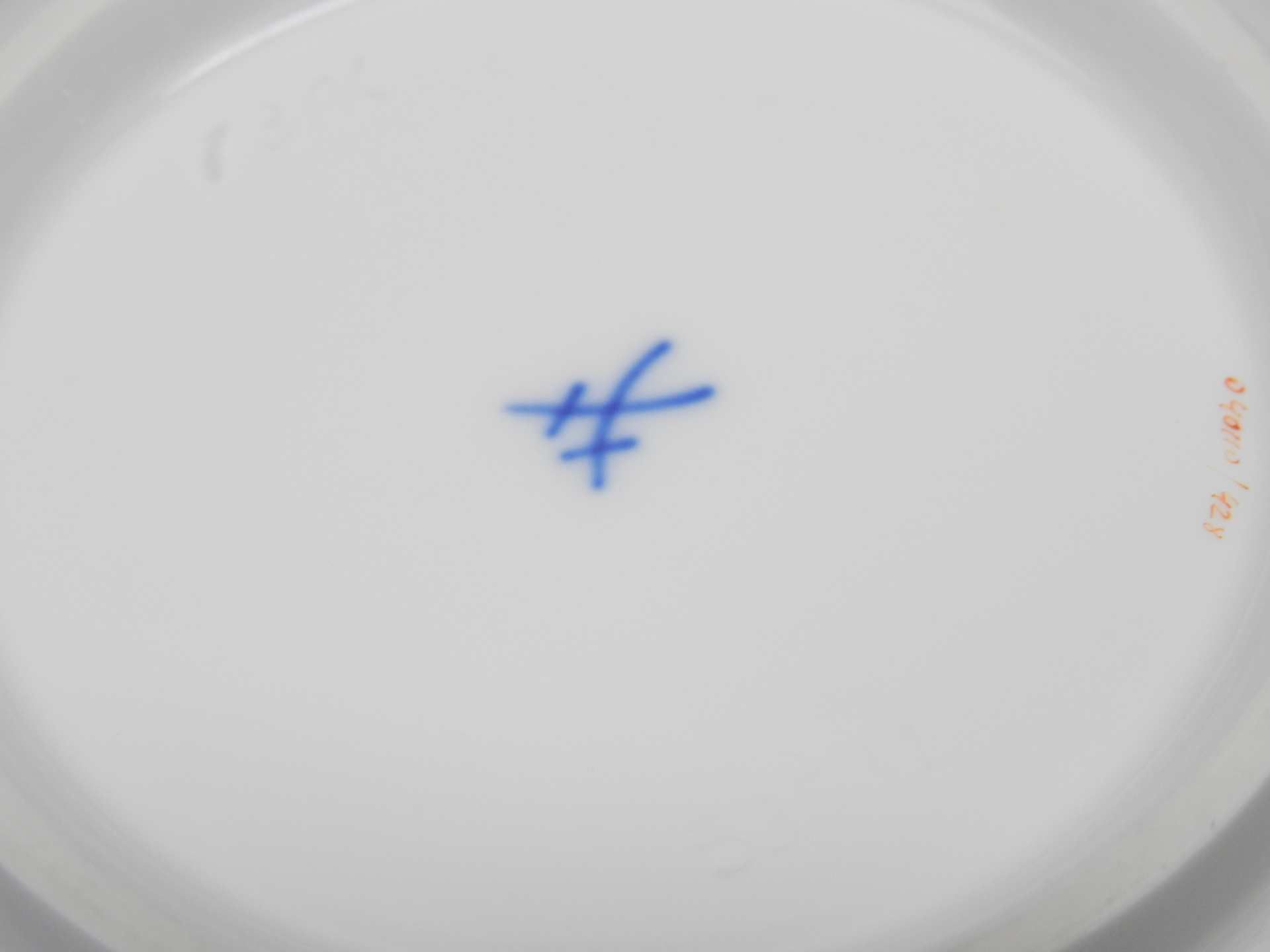 Meissen, Konvolut von zwei Schalen Porzellan, jeweils am Boden mit unterglasurblauer S - Image 4 of 6
