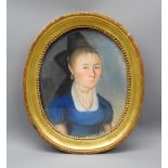Pastellkreide/Papier. Porträt einer Dame im blauen Kleid und schwarzer Schleife im Haar. Unsigniert.