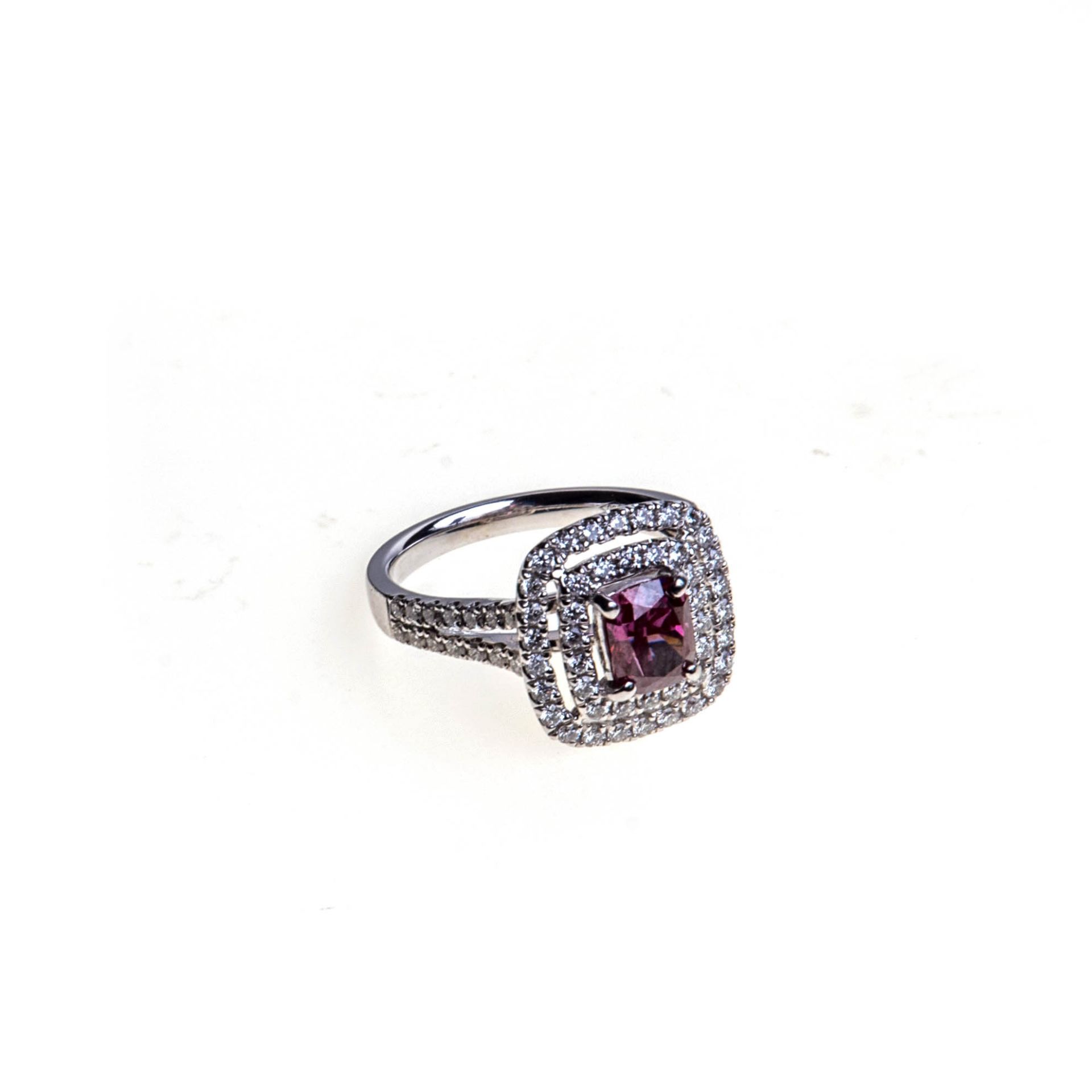 Ring mit Pink-Diamant und Brillanten