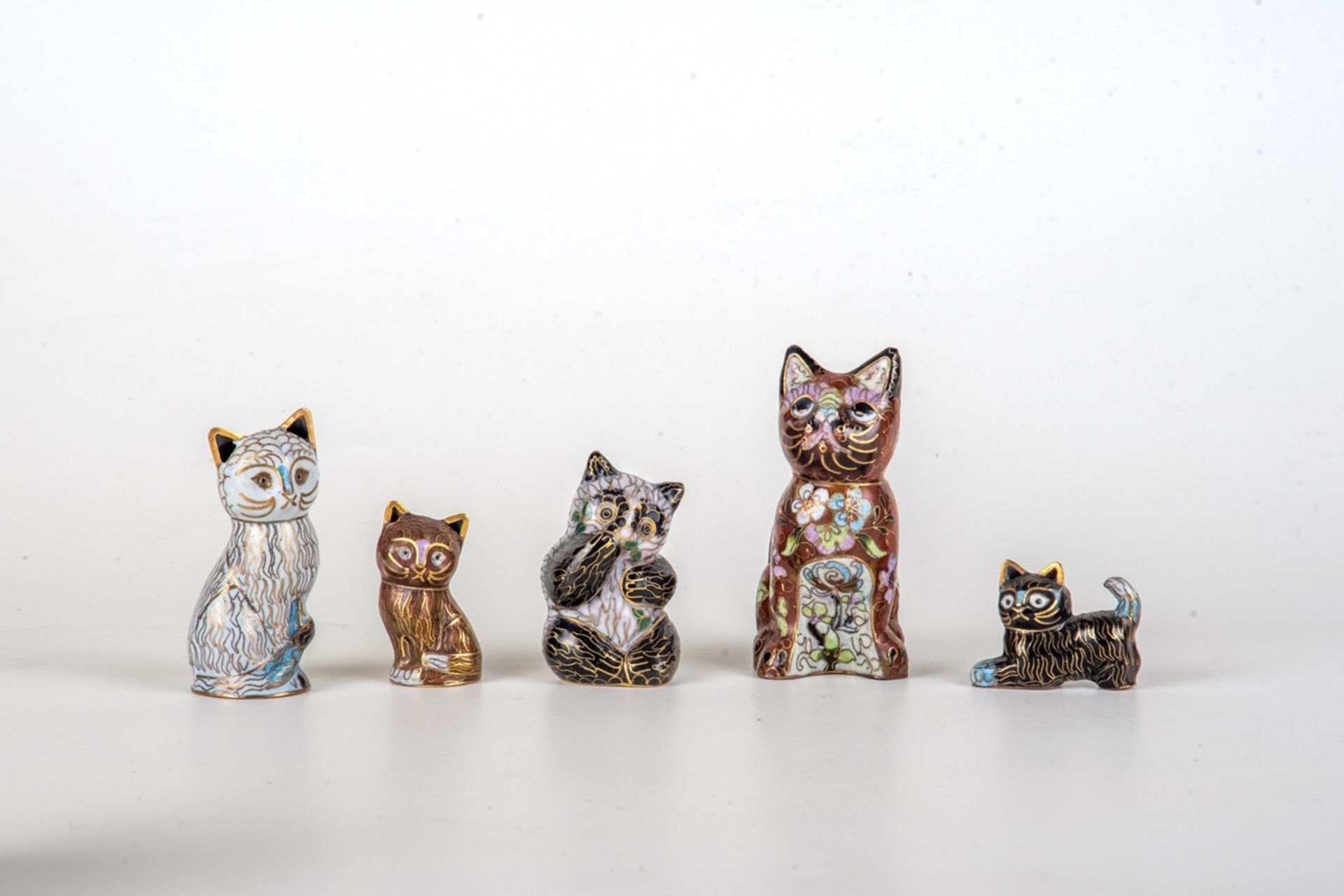 5 Miniaturkatzenfiguren, Cloisonne-Email, China