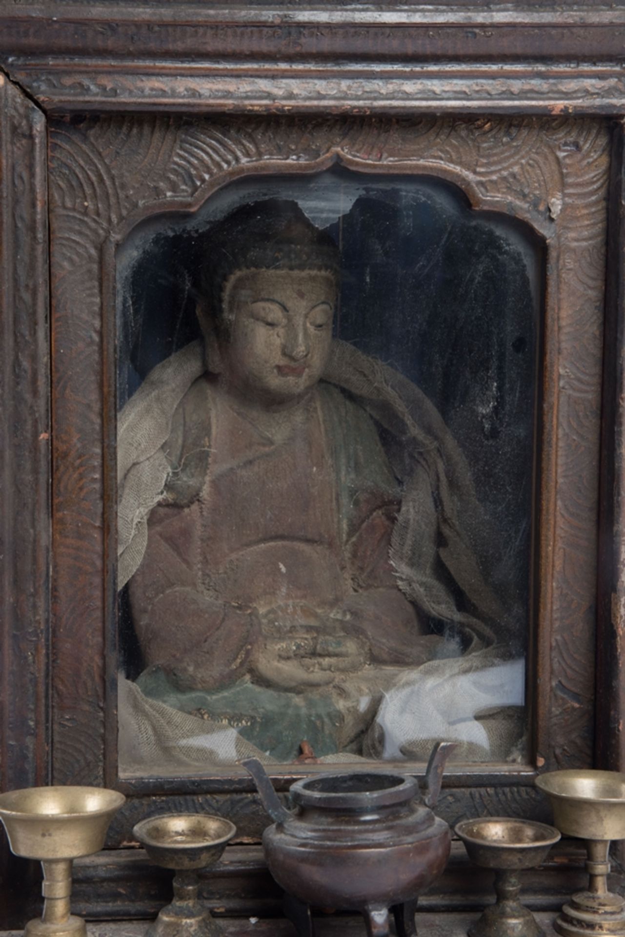 Holzaltar mit Buddha-Statue - Bild 2 aus 2