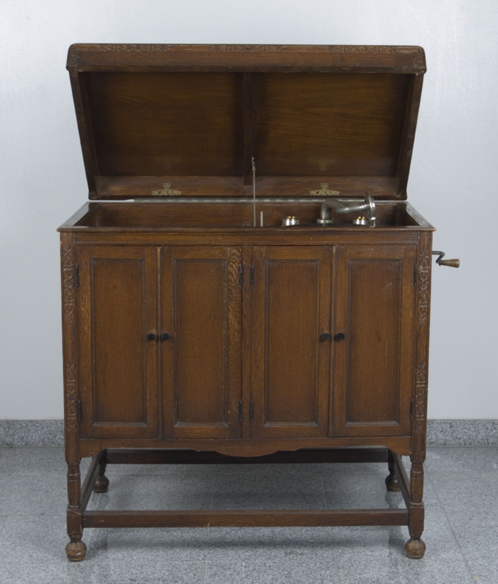 Academy: Grammophon Cabinet