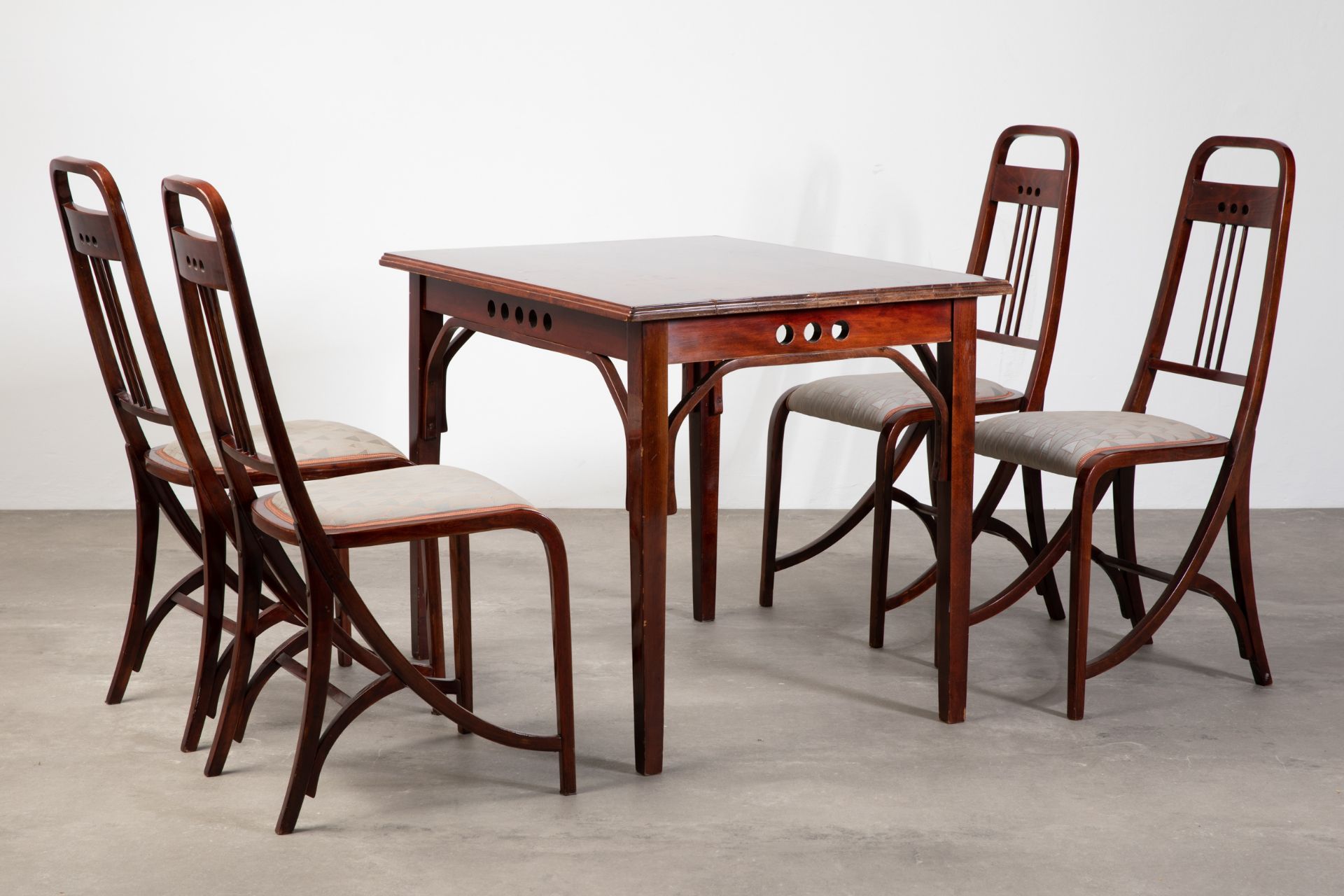 Thonet Table and 4 Chairs No. 511 - Image 2 of 8