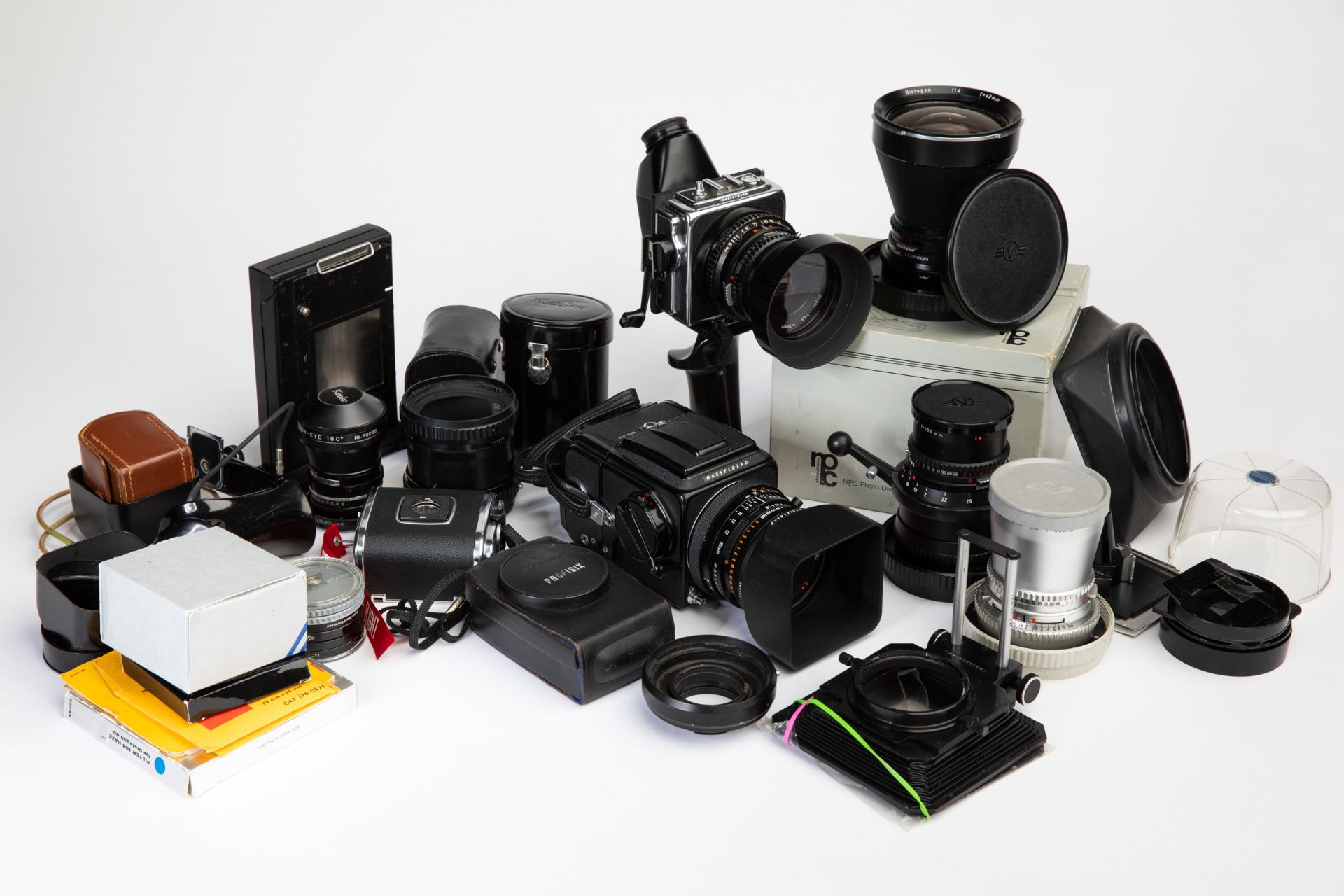 Hasselblad Cameras and Equipment, Mixed Lot - Bild 2 aus 5
