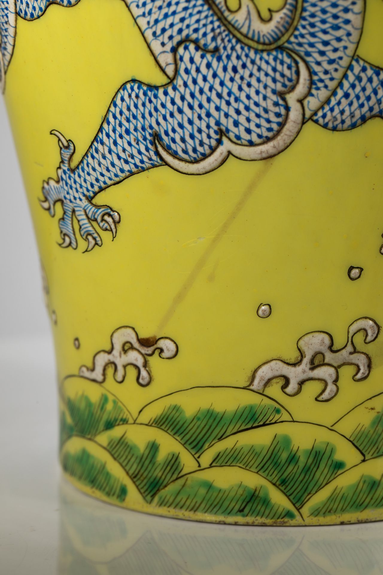 China porcelain Vase with Dragons, Yongzheng Nianzhi Ducai, China - Bild 4 aus 5