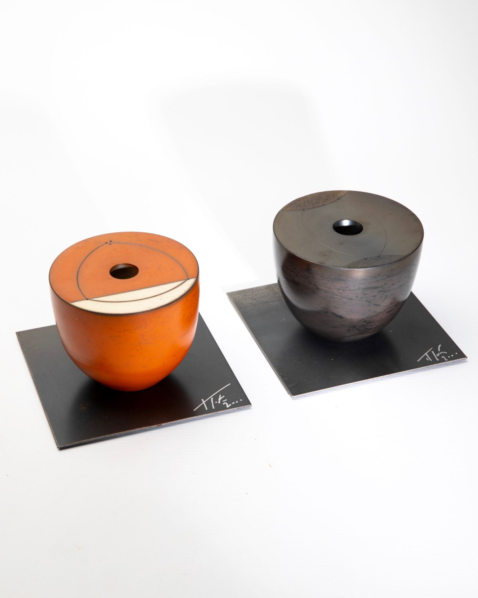Tjok (Jacques) Dessauvages, 2 sculptural objects on a metal base