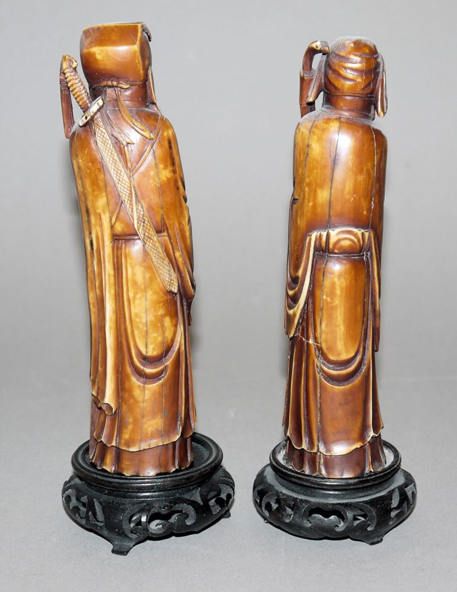 Zwei daoistische Unsterbliche, Elfenbein-Skulpturen der späten Qing-Zeit, China - Image 2 of 2
