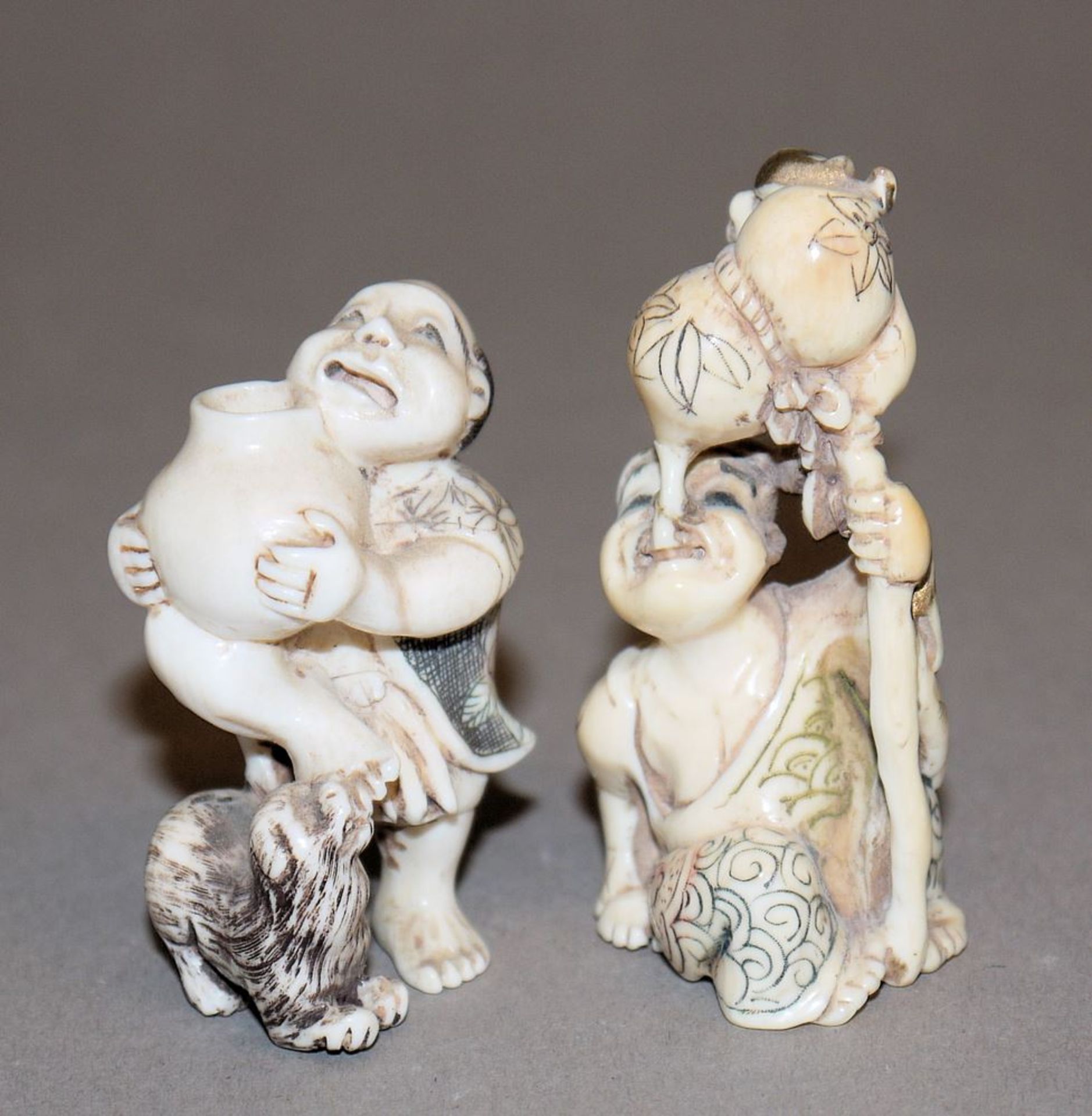 "Schmerz" und "Durst", zwei groteske japanische Elfenbein-Netsuke