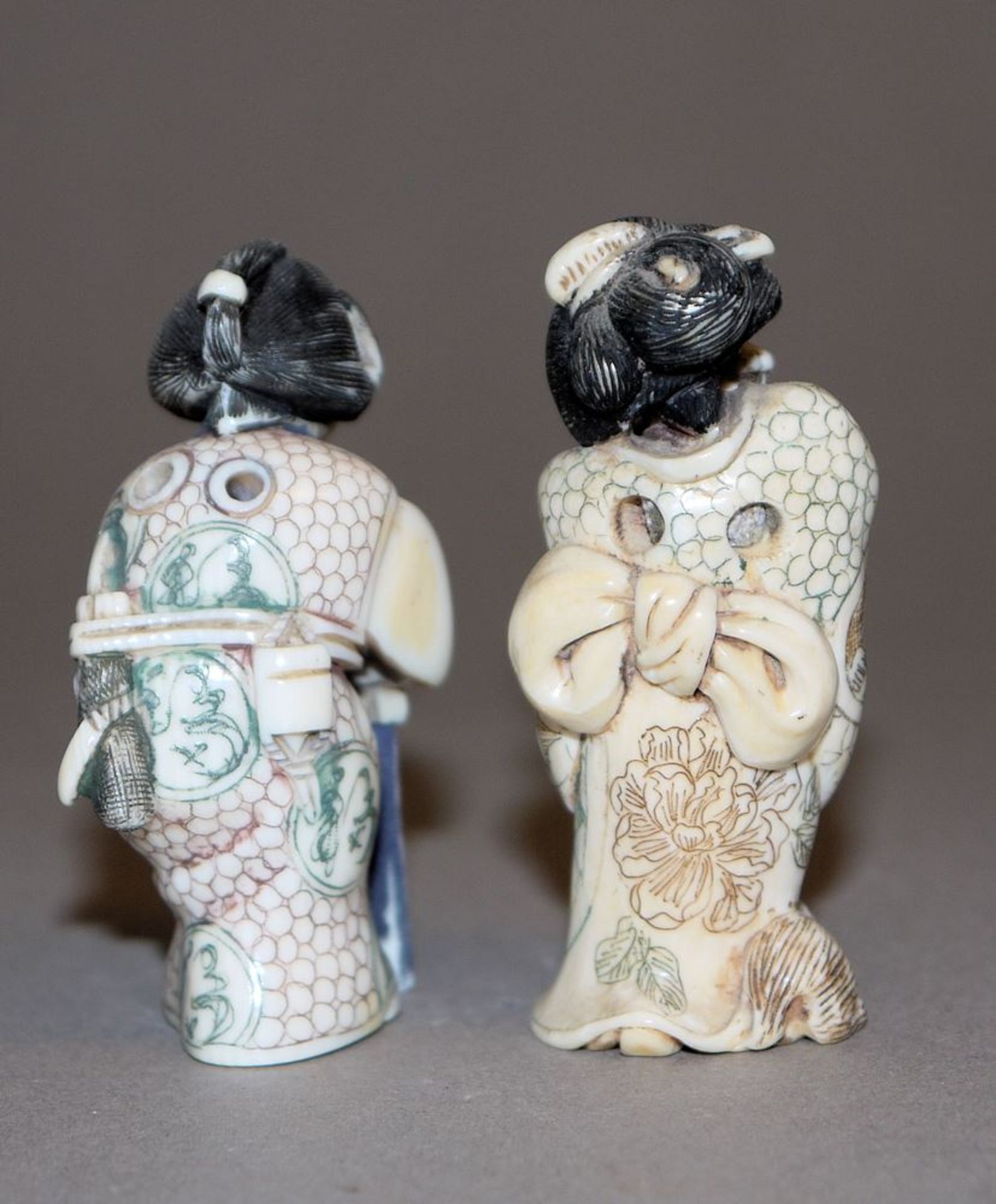 Junge und alte Dame, zwei japanische Elfenbein-Netsuke - Image 2 of 2