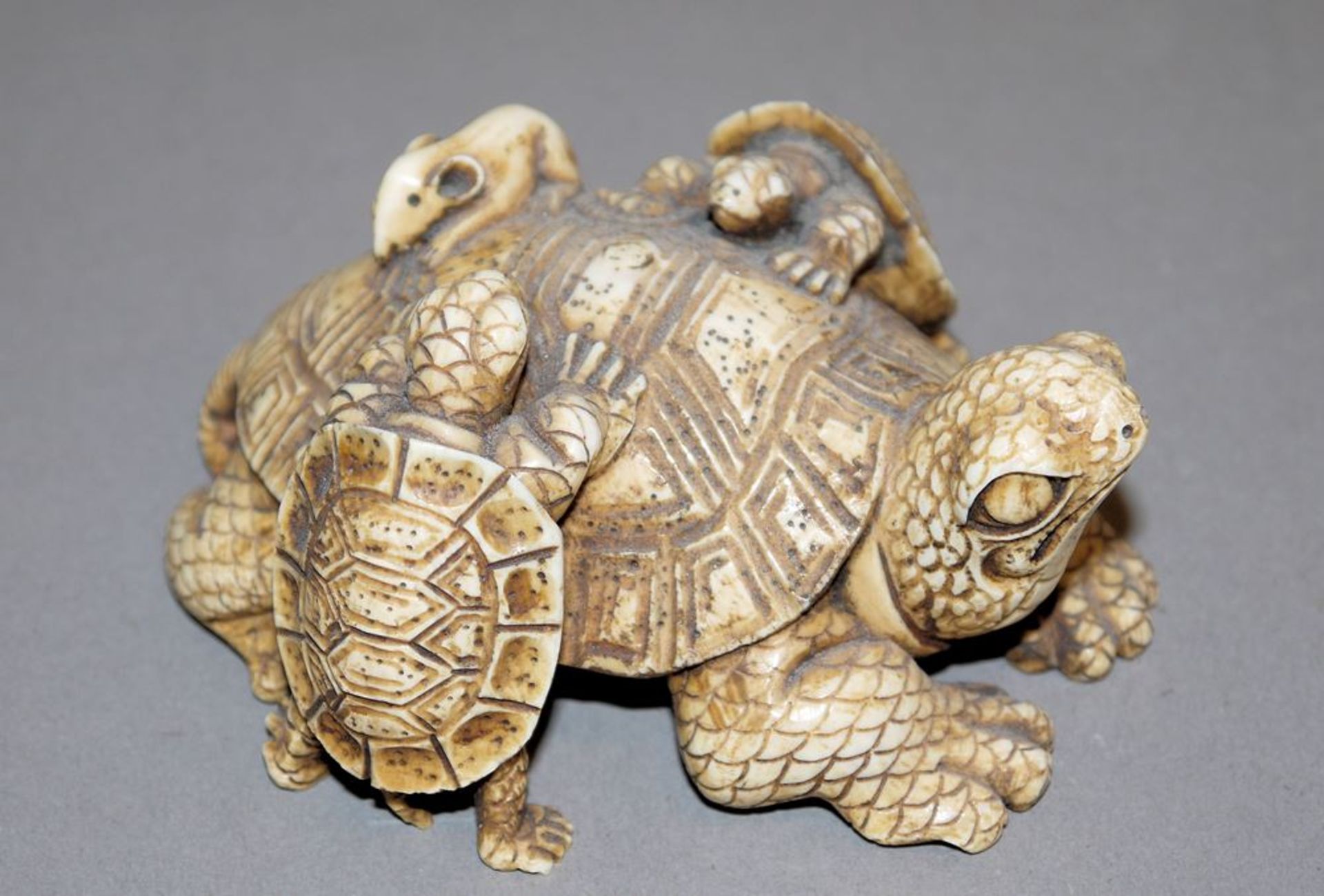 Schildkröten und Ratte, großes japanisches Elfenbein-Okimono