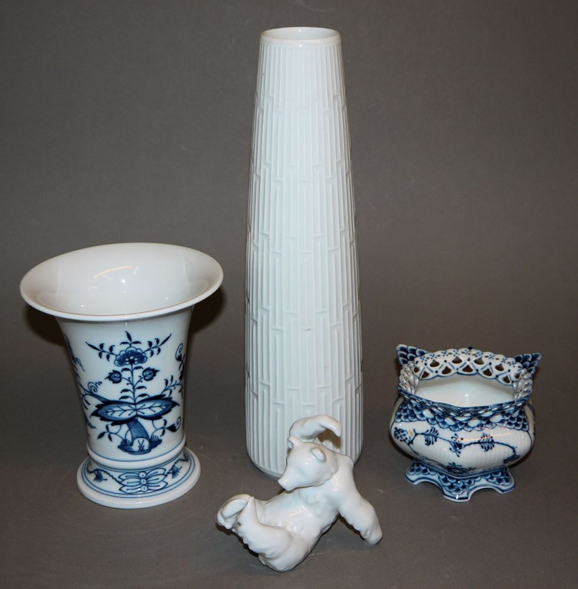 Zwei Porzellanvasen, Meißen, Zuckerschale, Royal Copenhagen und Porzellanplasti