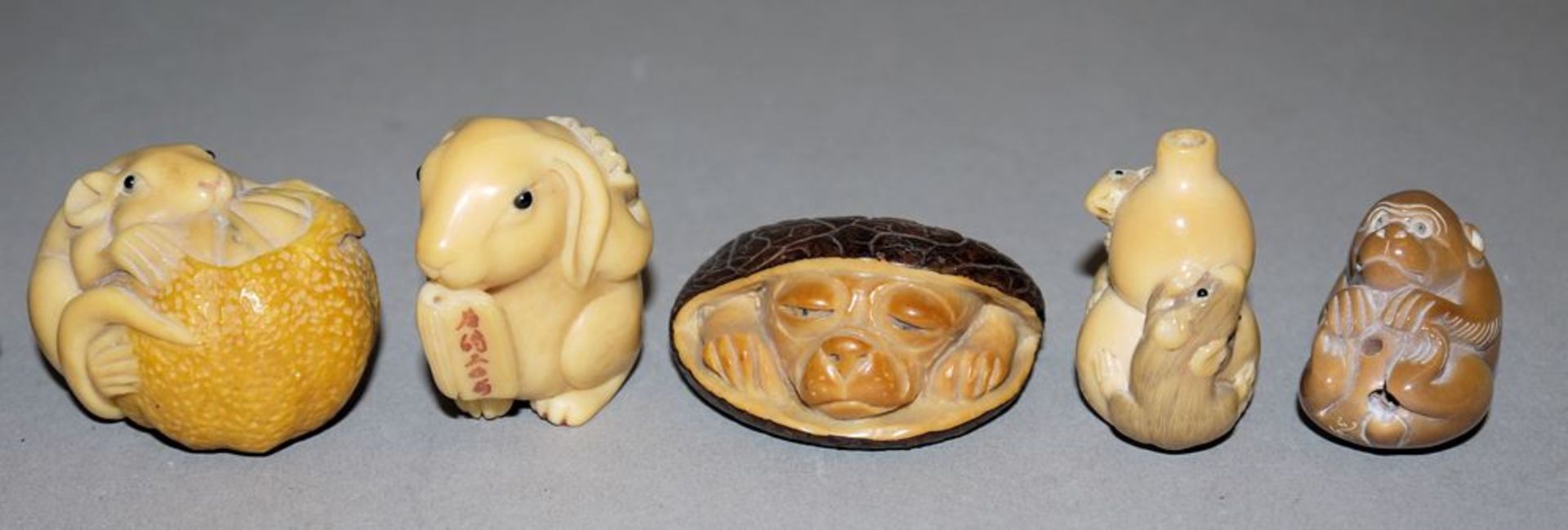 Neun japanische Tier-Netsuke aus Corozo-Nuss - Image 3 of 3