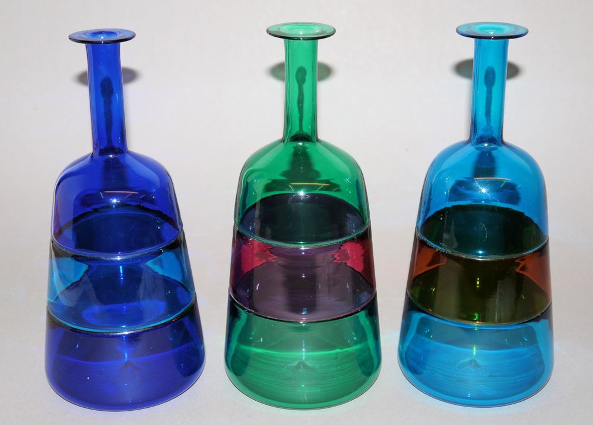 Drei Kunstglas-Flaschen in Incalmo-Technik von De Majo, Murano 1989