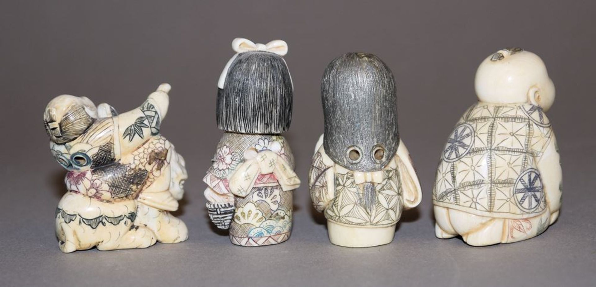 Vier Kinder-Netsuke aus Elfenbein - Image 2 of 2