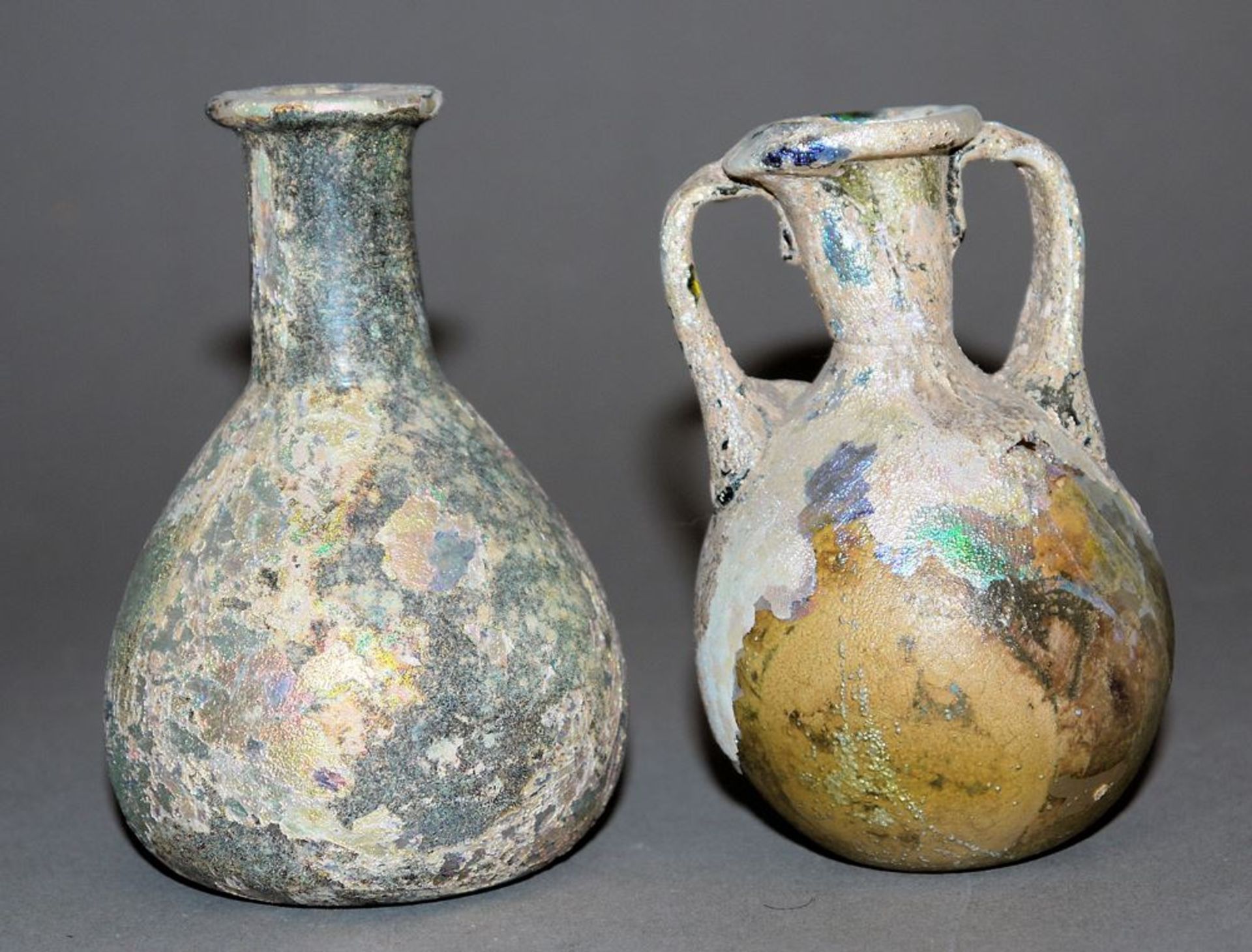 2 x römisches Glas: Unguentarium & Amphoriskos, östliches Mittelmeer, 1.-2. Jh. - Bild 2 aus 2