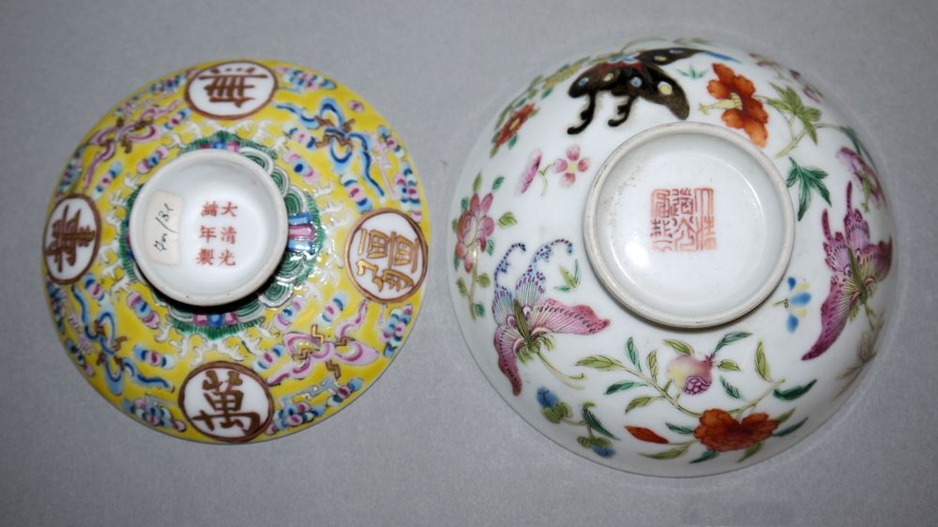 Sieben Porzellanteile mit kleinen Fehlern, China 18. & 19. Jh. - Image 2 of 3