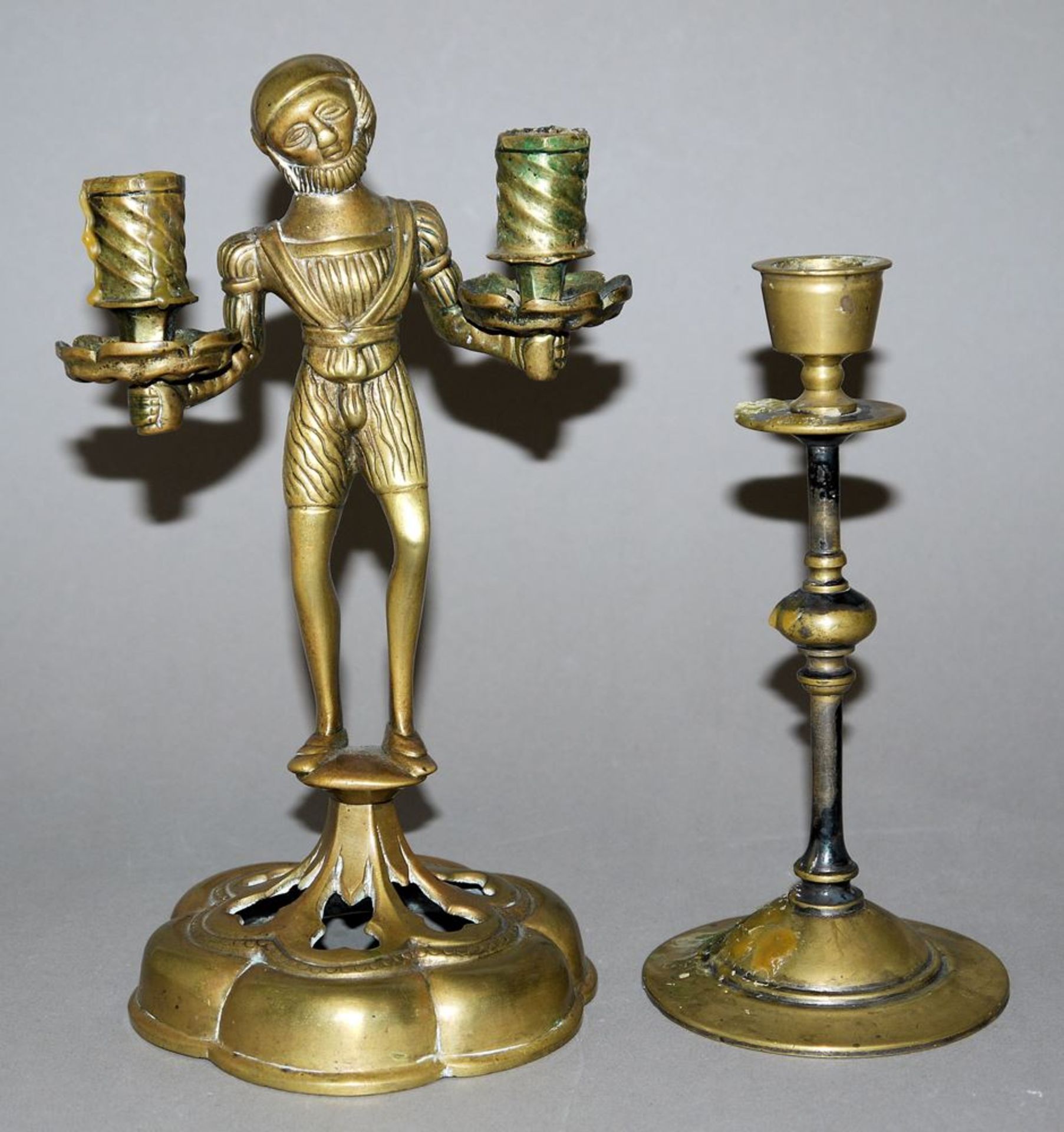"Männleinleuchter" und Kerzenhalter, Messing, 1870-1900