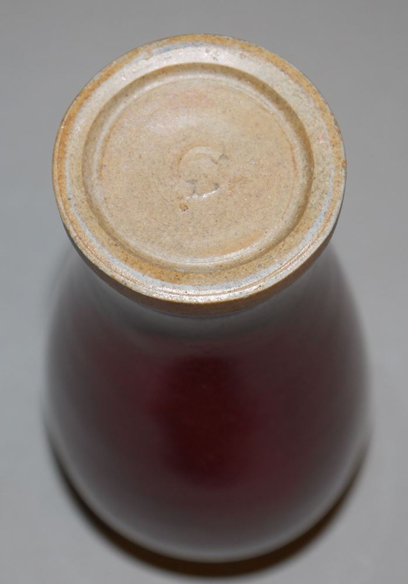 Monochrome Sangue-de-Boeuf Vase, China 20. Jh. - Image 2 of 2