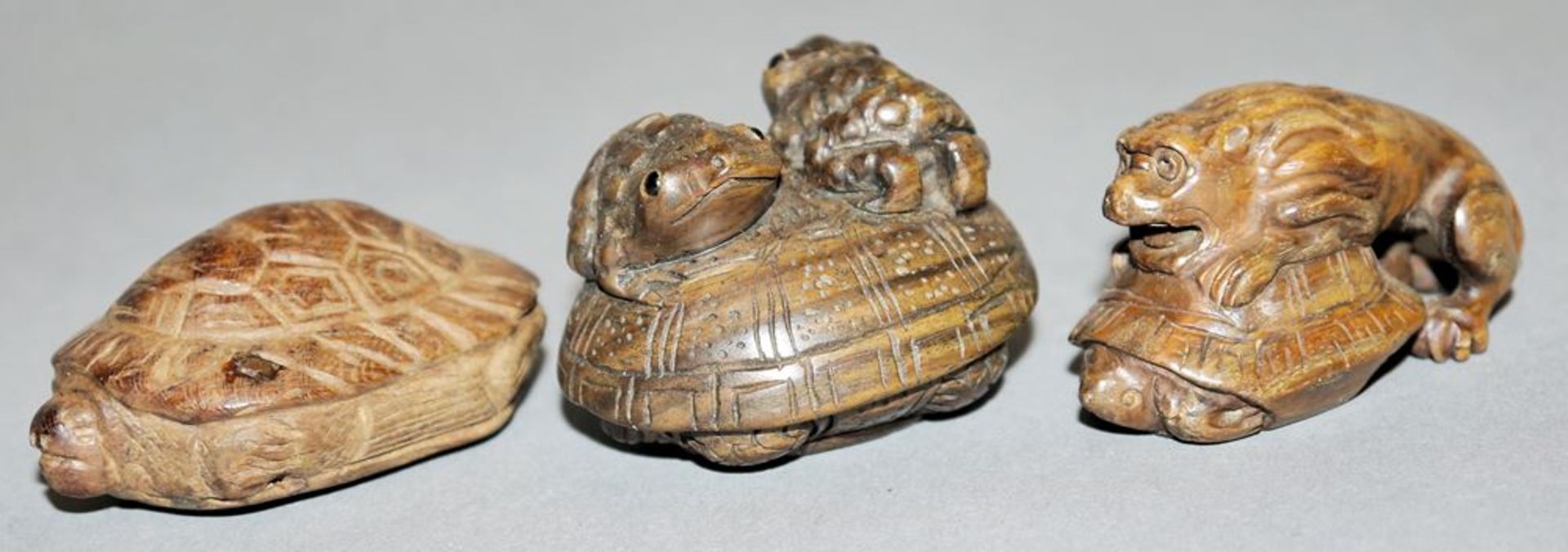 Kröten und Schildkröten, sechs japanische Netsuke aus Edelholz - Image 2 of 3