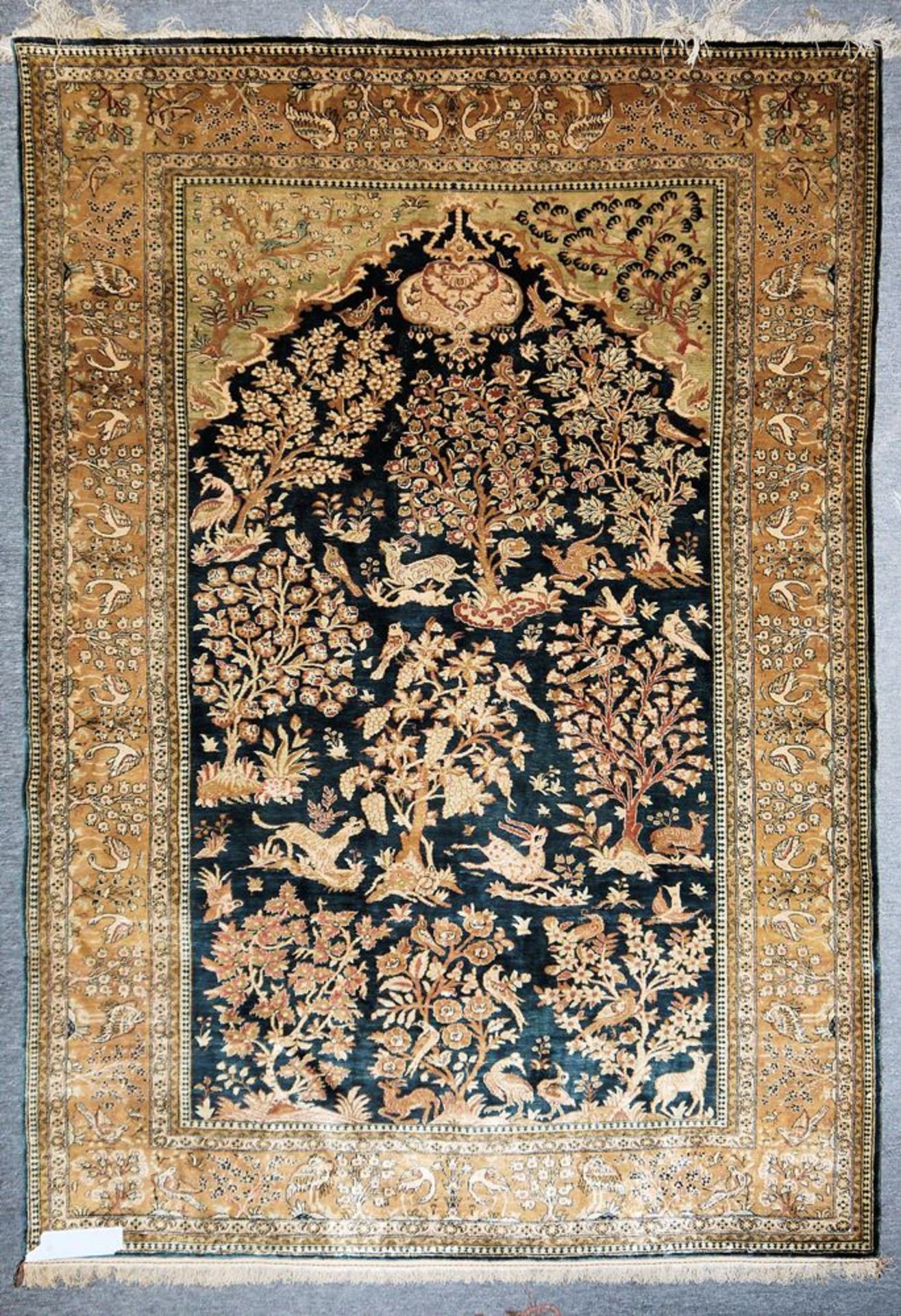 Orient-Gebetsteppich aus Seide Ghom mit Paradiesgarten, Persien, ca. 60 Jahre alt