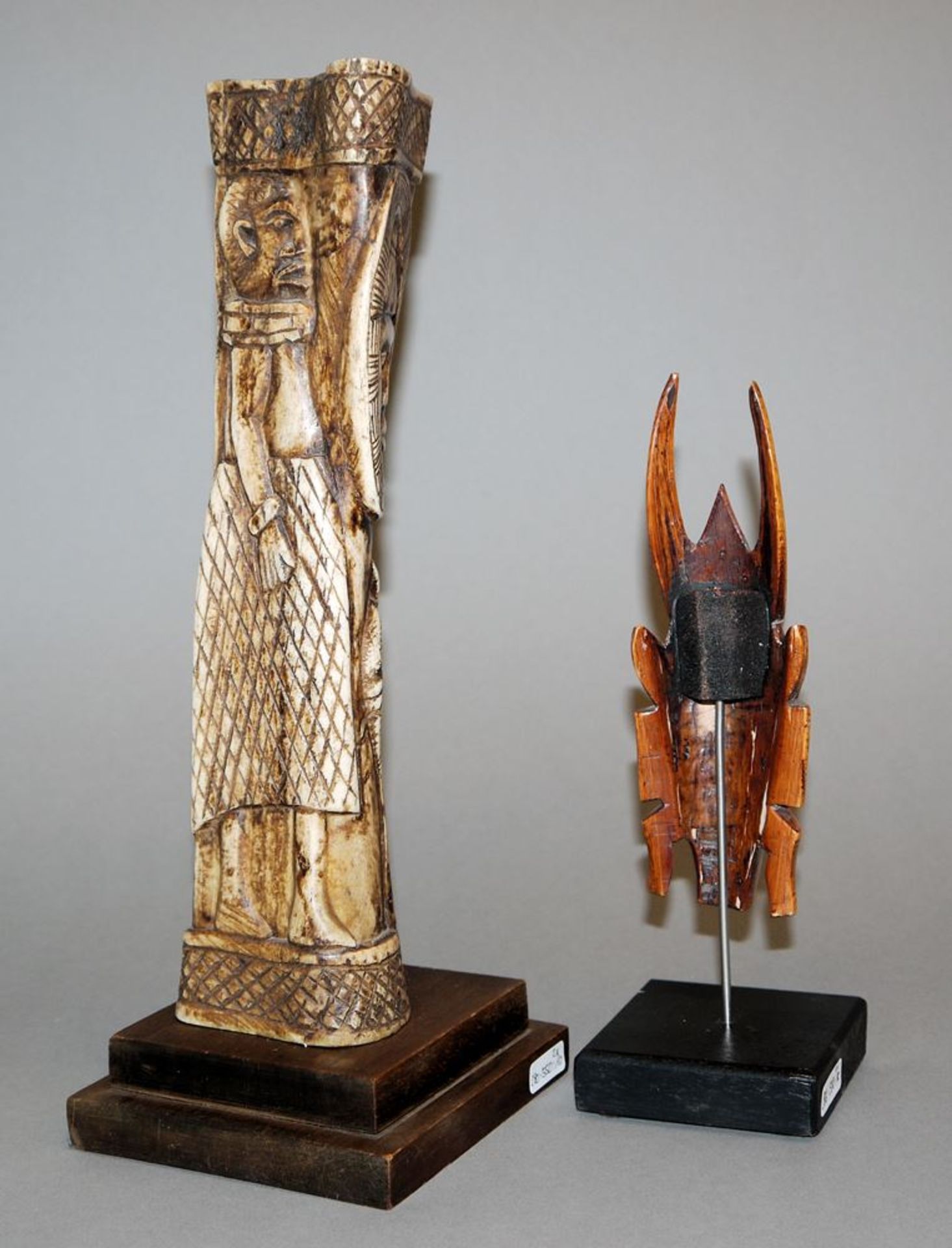 Ahnenstele der Massai und Amulett der Senufo - Bild 2 aus 2