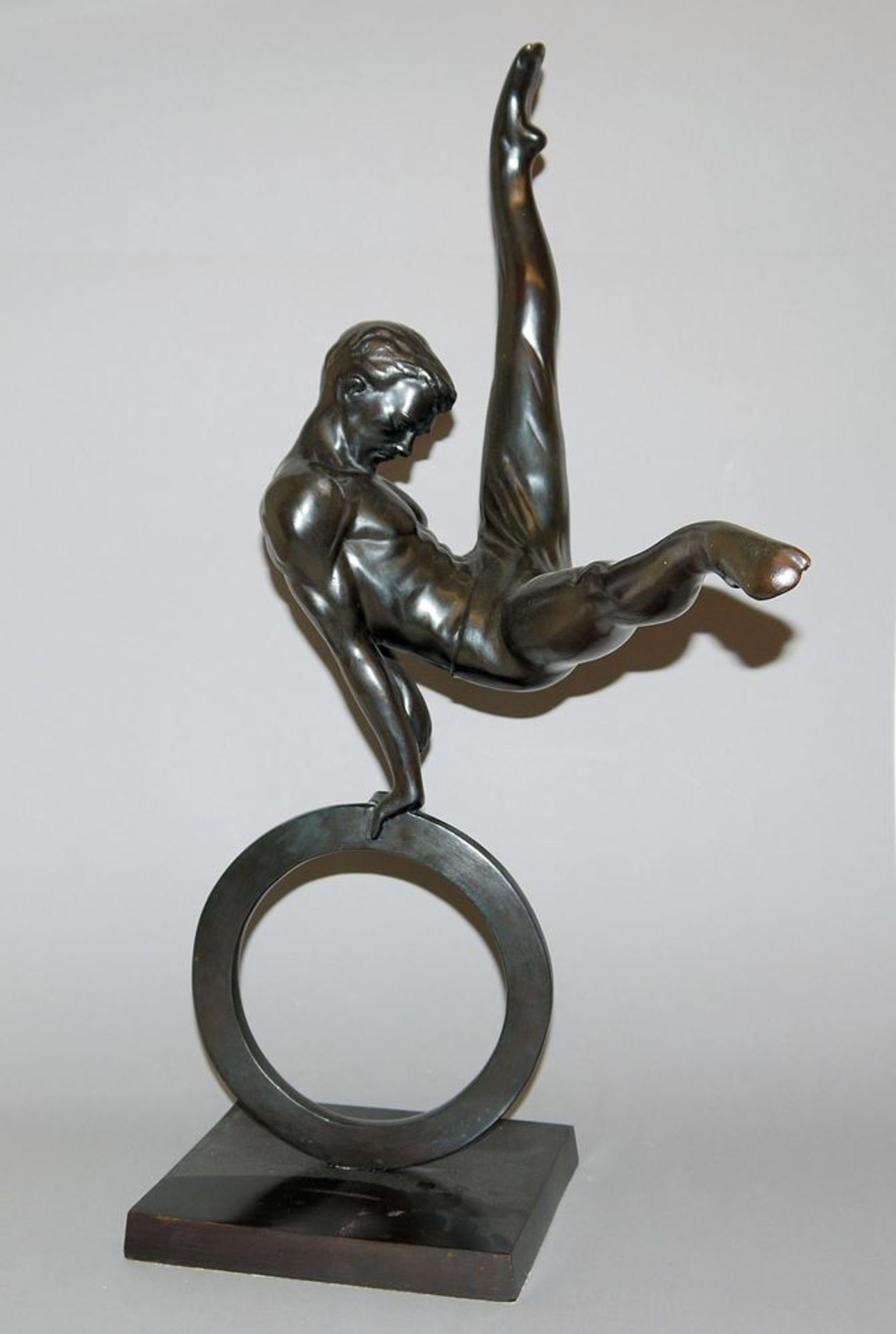 Richard MacDonald, Studio/ Umkreis, Turner am Ring, Bronzeplastik - Bild 2 aus 3