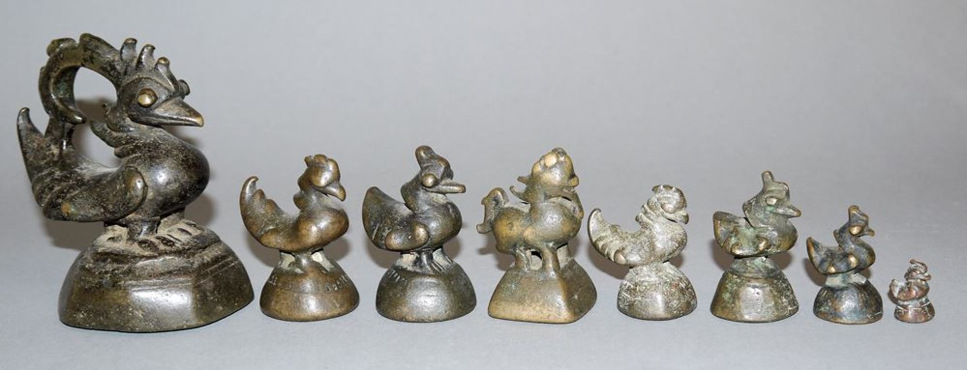 Acht antike "Opium"-Gewichte aus Burma/Myanmar