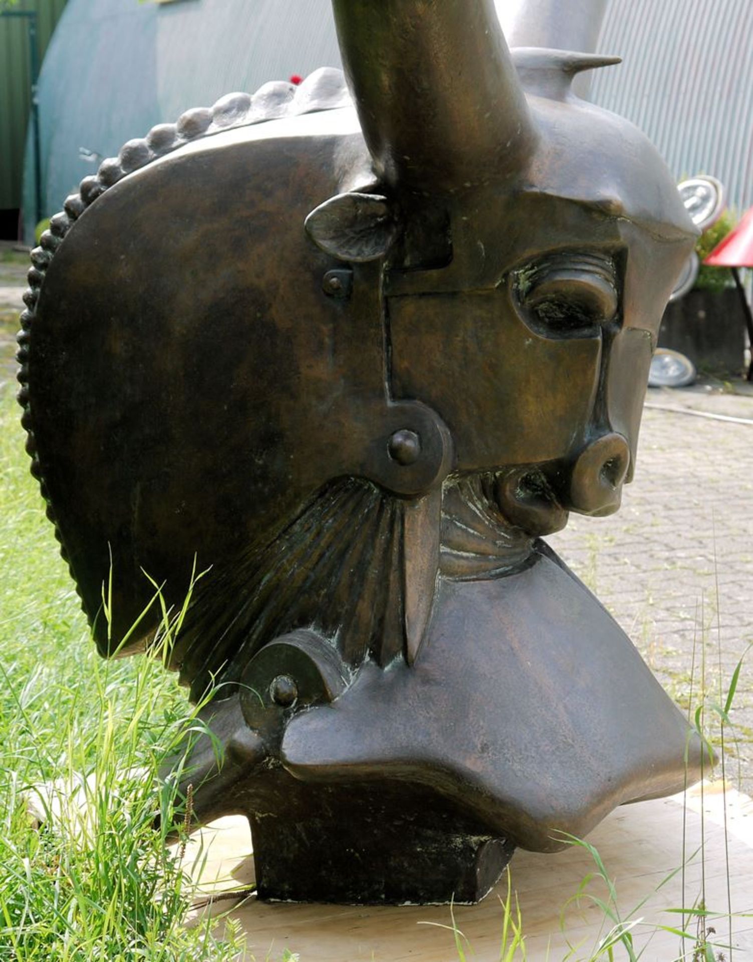Gernot Rumpf, Minotaurus, großformatige Bronze, 1984, Großplastik für den öffentlichen Raum - Image 3 of 5