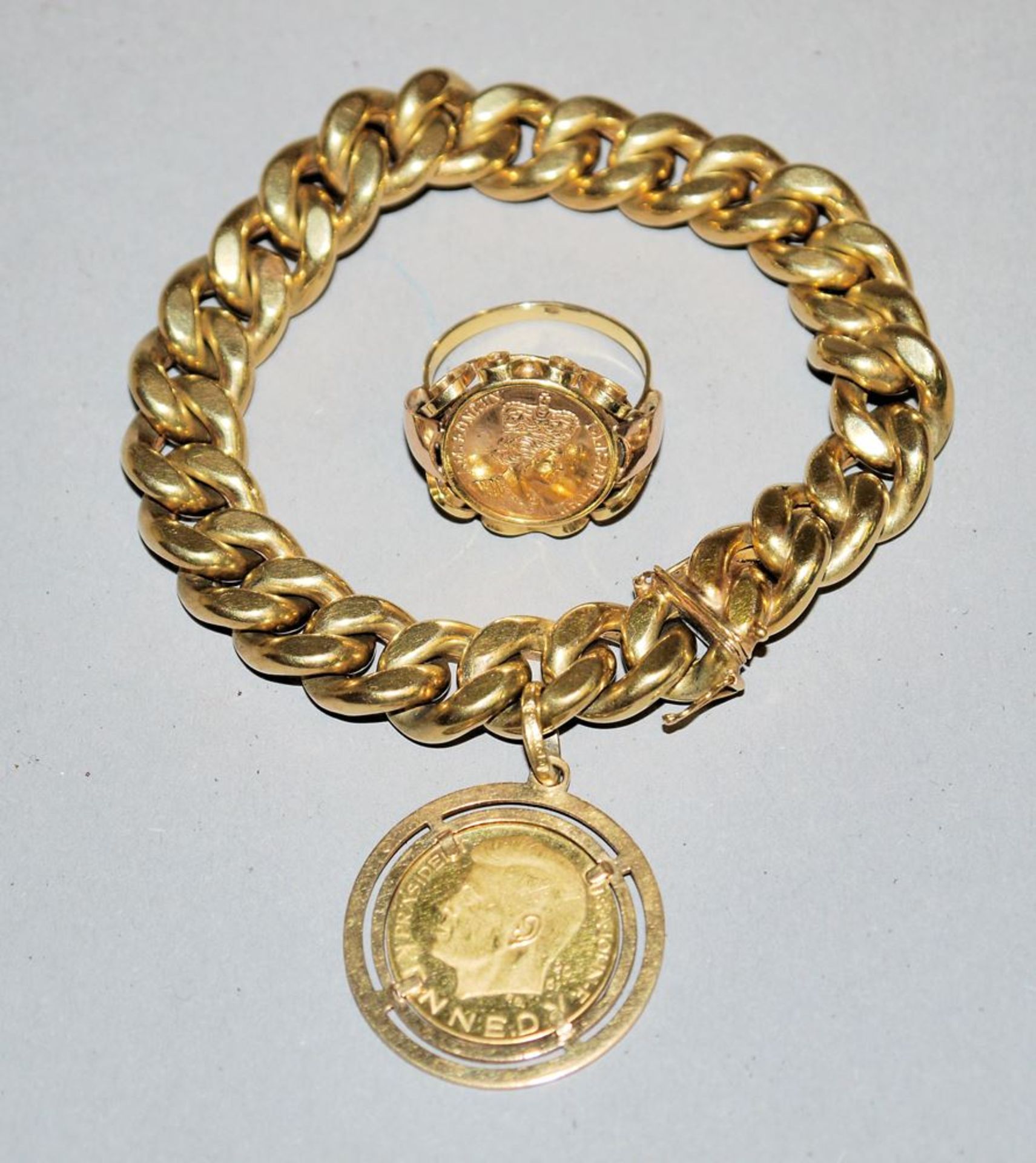 Panzerarmband mit Medaillen-Anhänger und Medaillen-Ring, Gold, 1960er Jahre