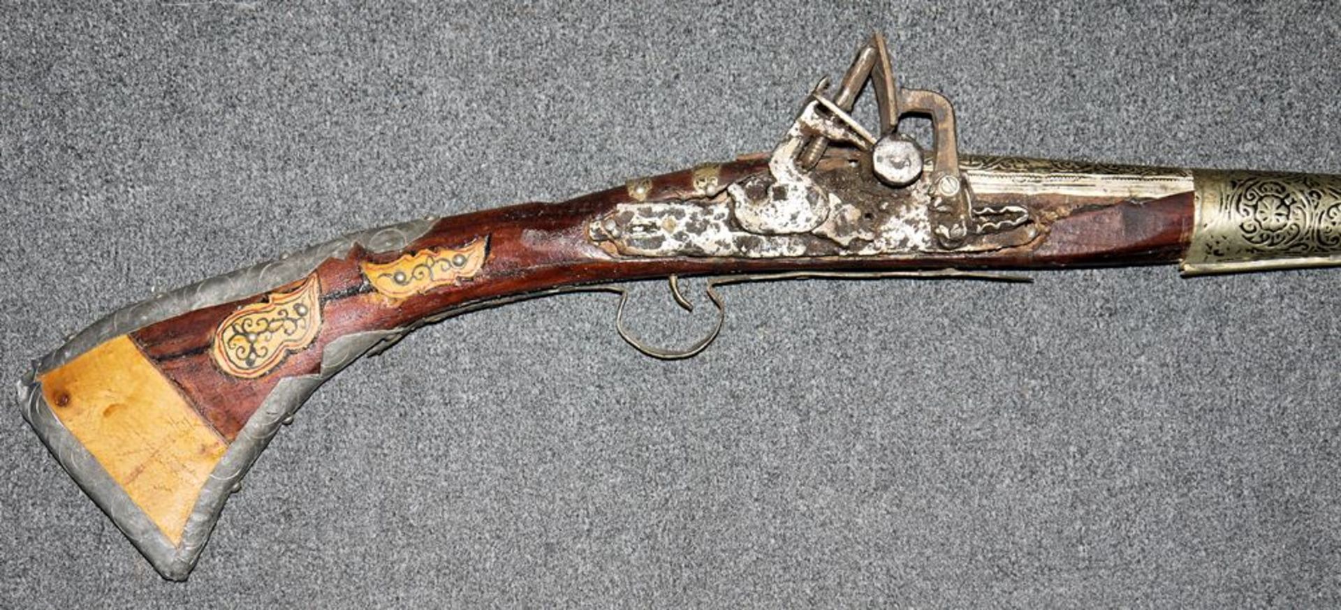 "Prahlriemen", Steinschlossgewehr und Schwert des Historismus um 1900 - Bild 4 aus 4