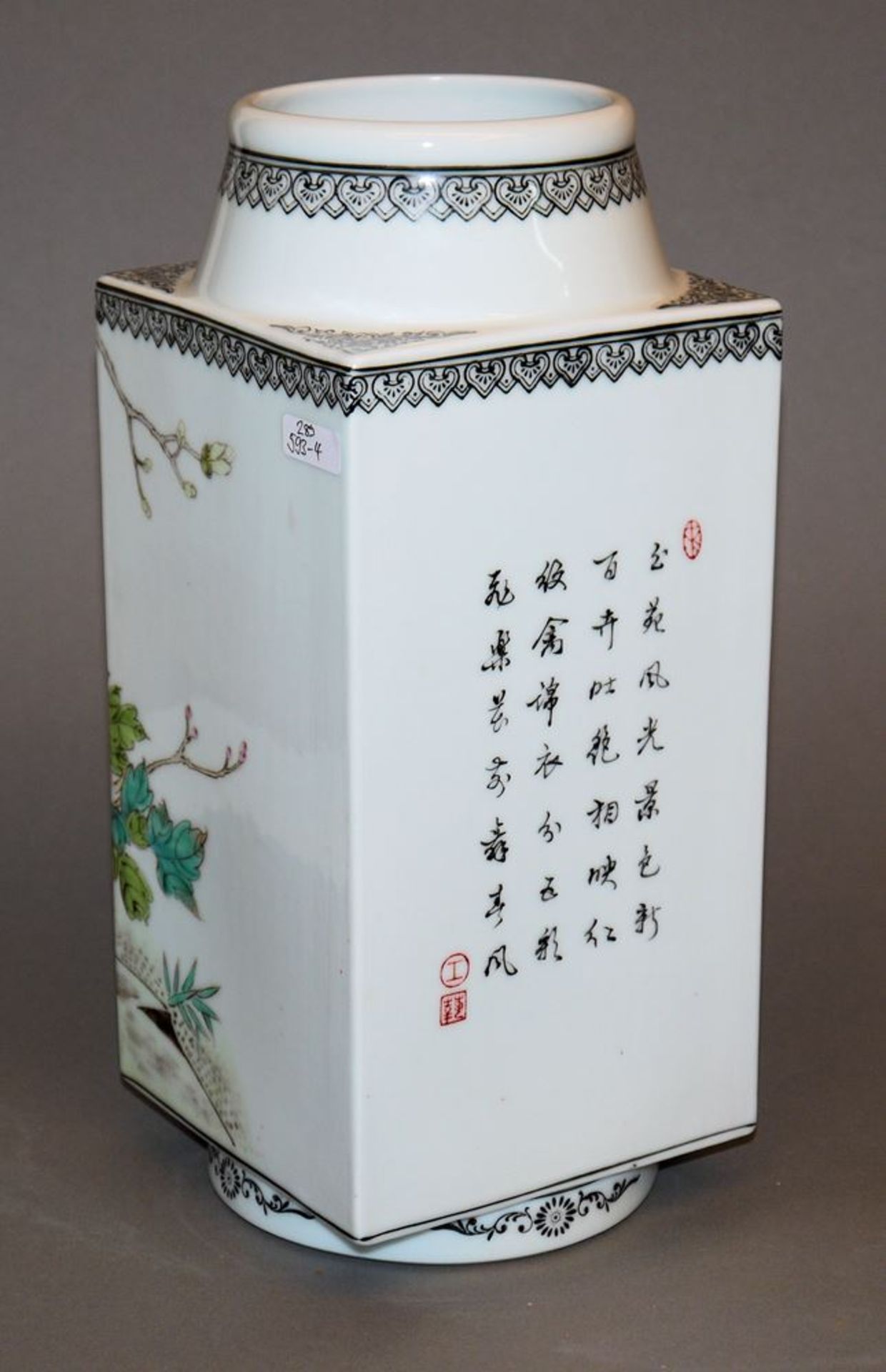 Porzellanvase in famille rose mit Pfauenpaar, Jingdezhen, China 20. Jh. - Image 2 of 3