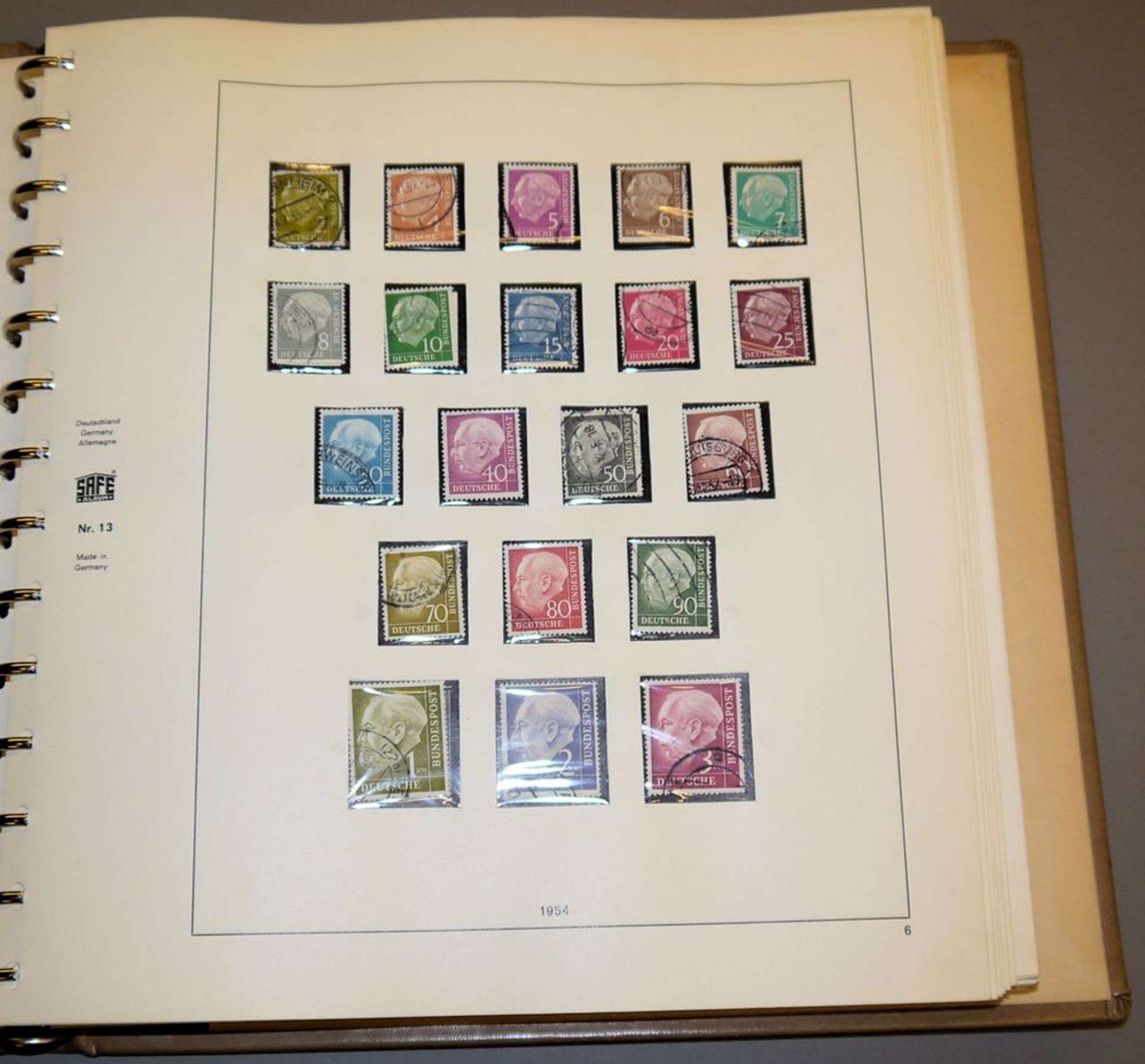 Umfangreiche "klassische" Briefmarken- und Münzensammlung für Selbstbesichtiger - Bild 5 aus 15