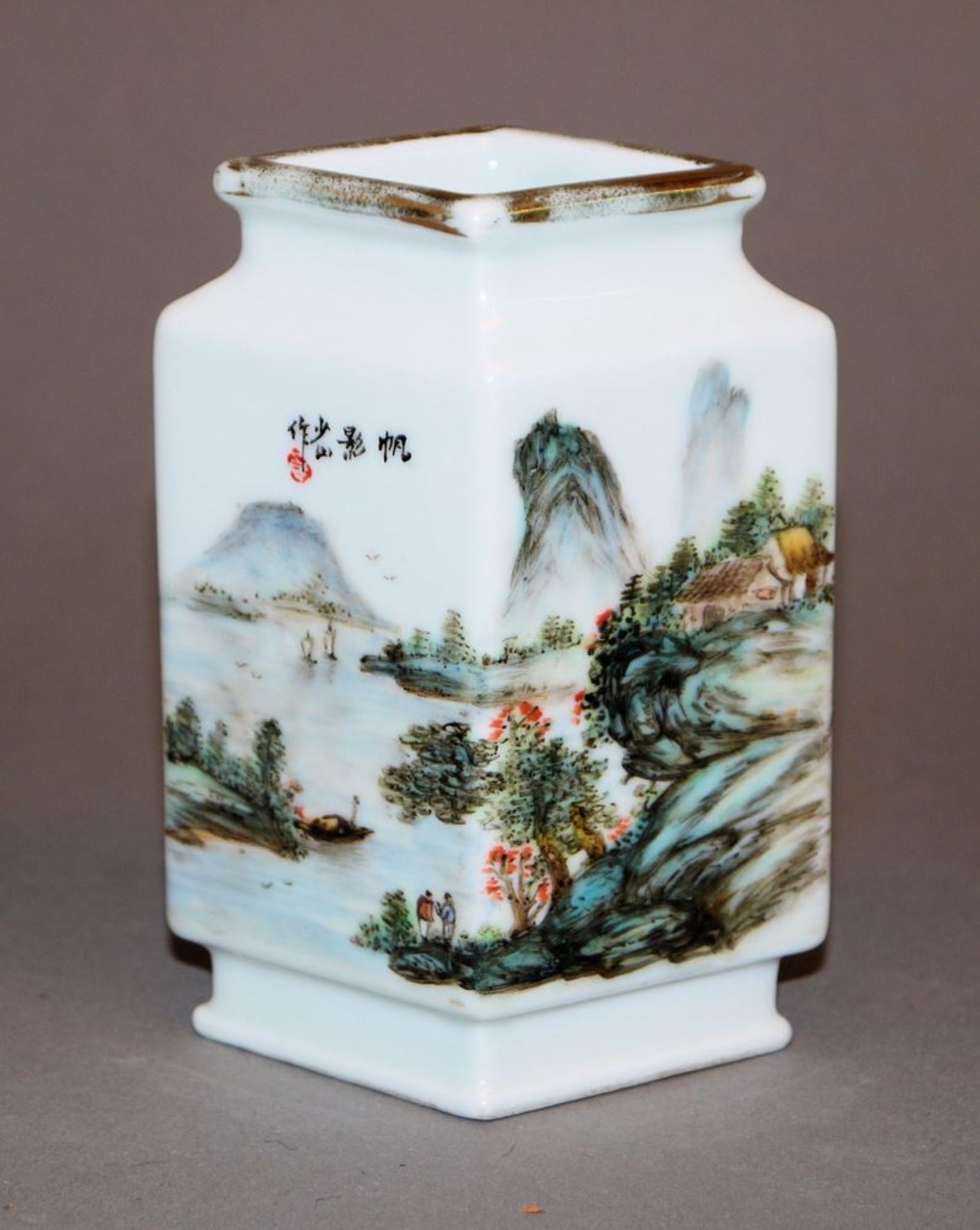 Porzellanvase mit Gemüse und Ideallandschaft, China wohl 1. H. 20. Jh. - Bild 2 aus 3