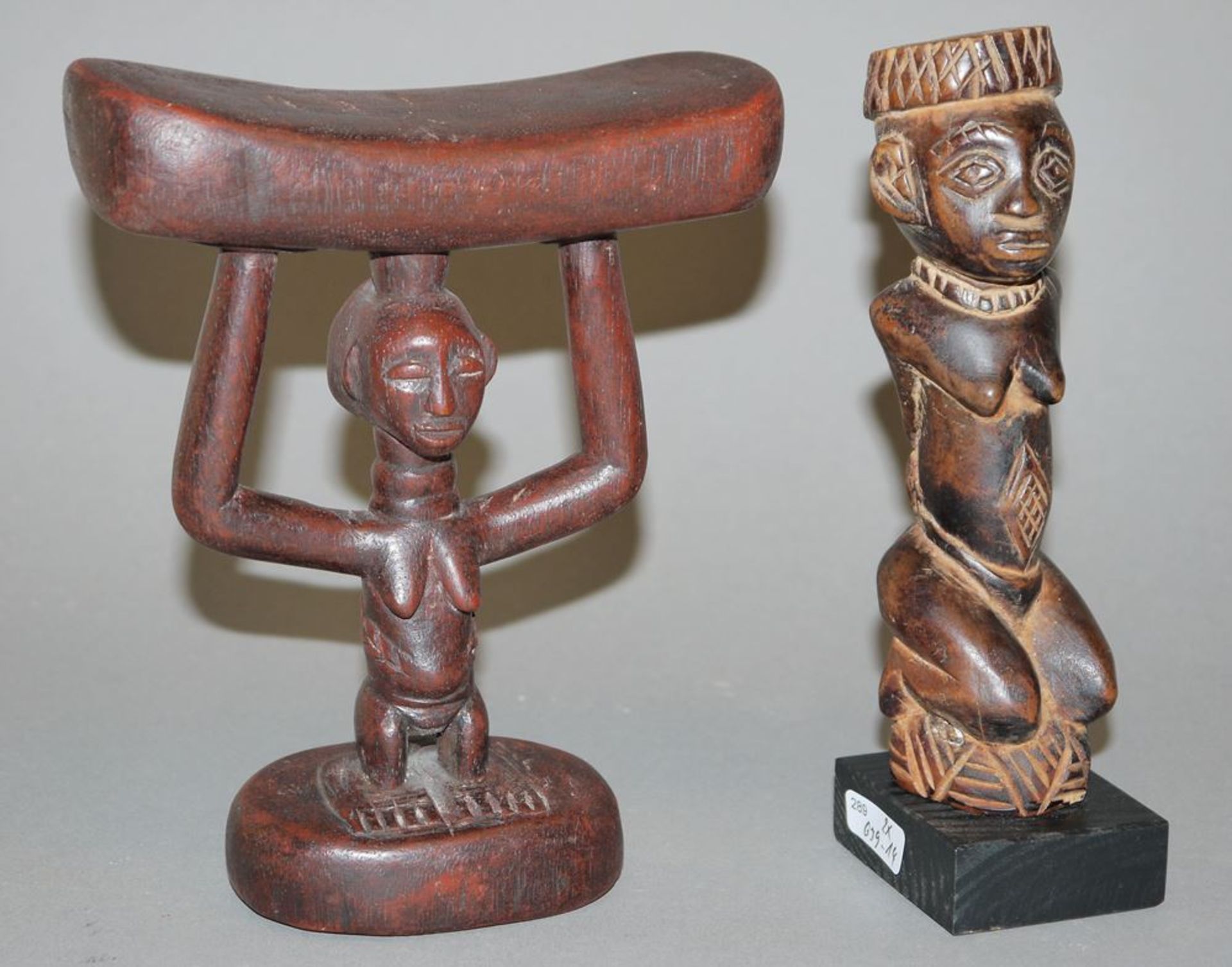 Kopfstütze der Luba und Sklavenfigur der Yombe, Kongo