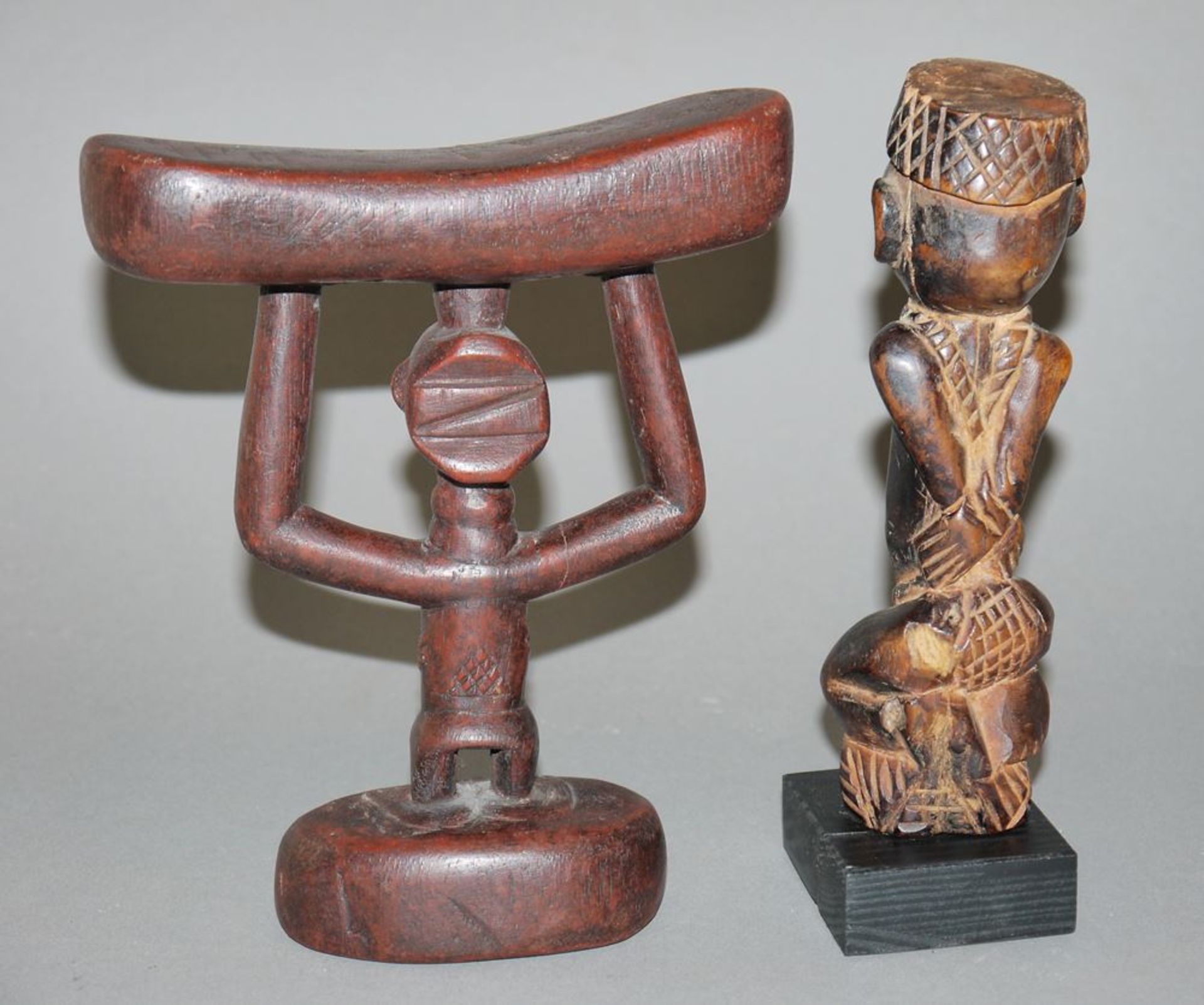 Kopfstütze der Luba und Sklavenfigur der Yombe, Kongo - Bild 2 aus 2