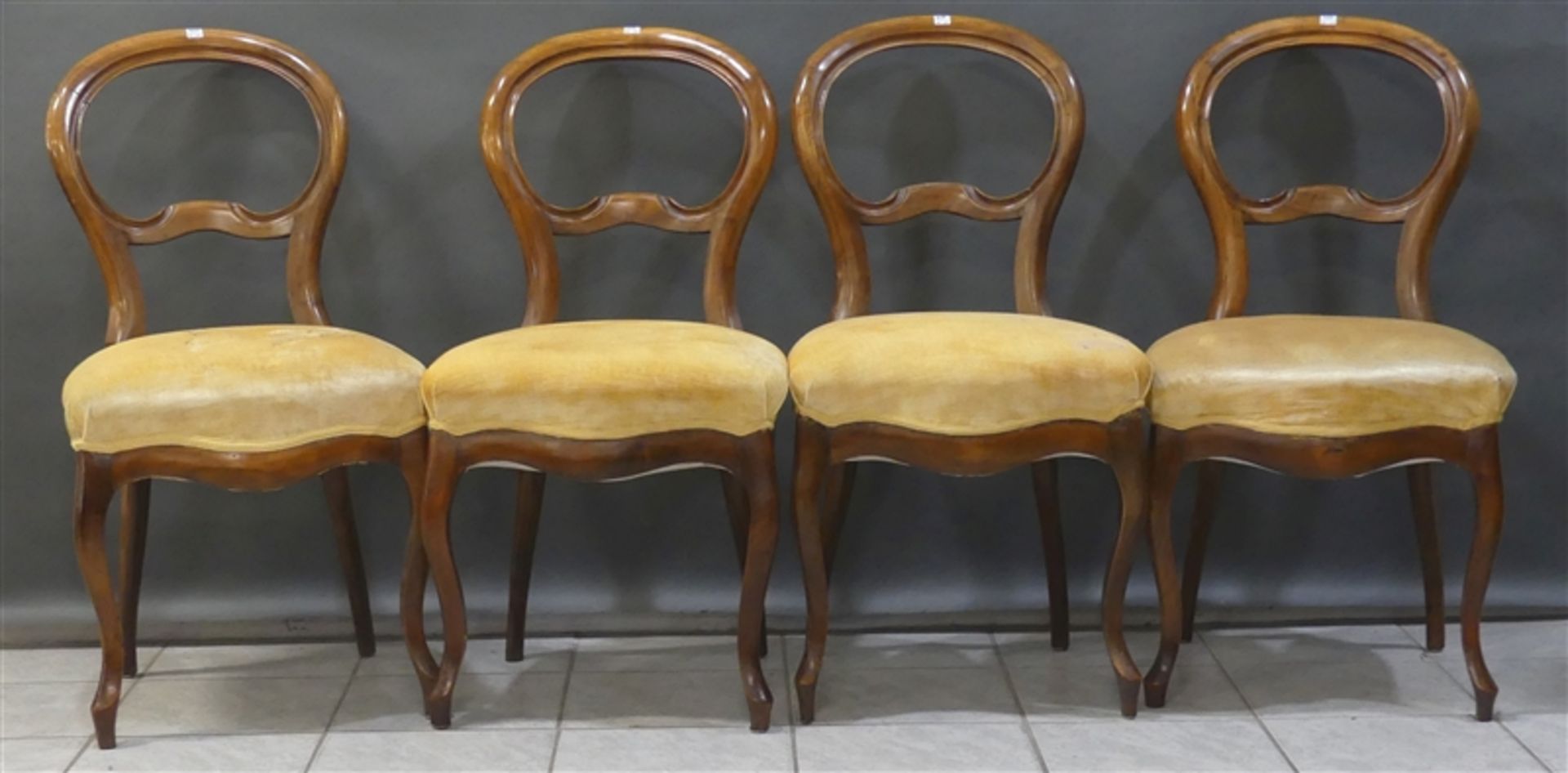 4 Stühle - Bild 2 aus 2