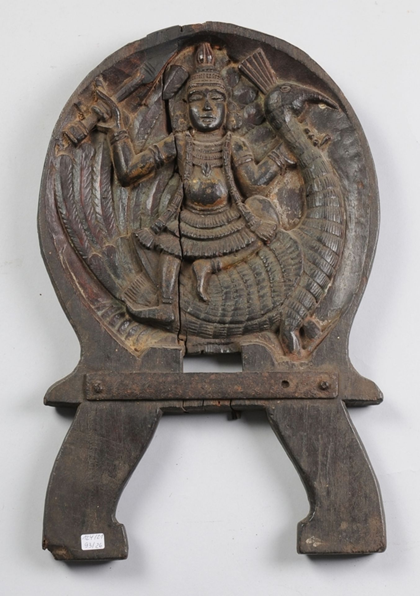 Indische RelieftafelHartholz, geschnitzt. In ovaler Rahmung Darstellung der hinduistischen Go