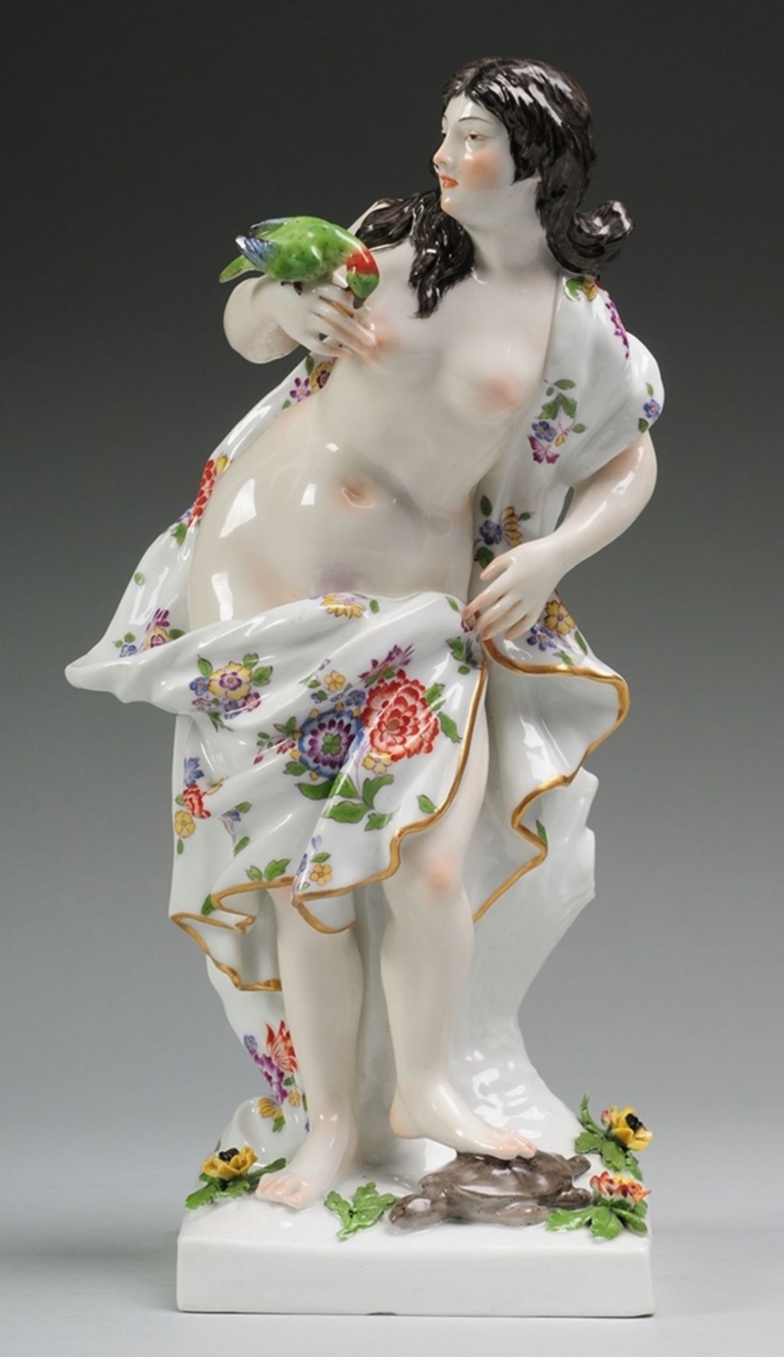 Allegorische PorzellanfigurWeiß, glasiert. Im Stil der Meissner Figuren des 18. Jh. weiblich