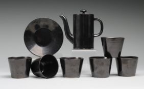 Konvolut Hedwig-Bollhagen-Keramik8-tlg. Steingut, schwarz glasiert. 6 konische Becher, UT u.