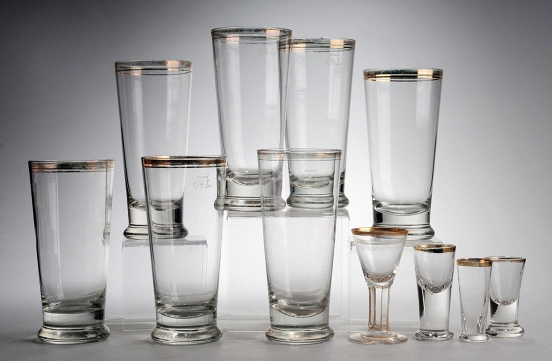 Konvolut historische Gläser11-tlg. 7 Bier- u. 4 Likörgläser. Farbloses Glas. Formgeblasen.