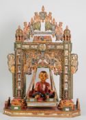 Hinduistischer Altar-Schrein, sogen. "Krishna-Schaukel"Holz, geschnitzt u. polychrom bemalt.