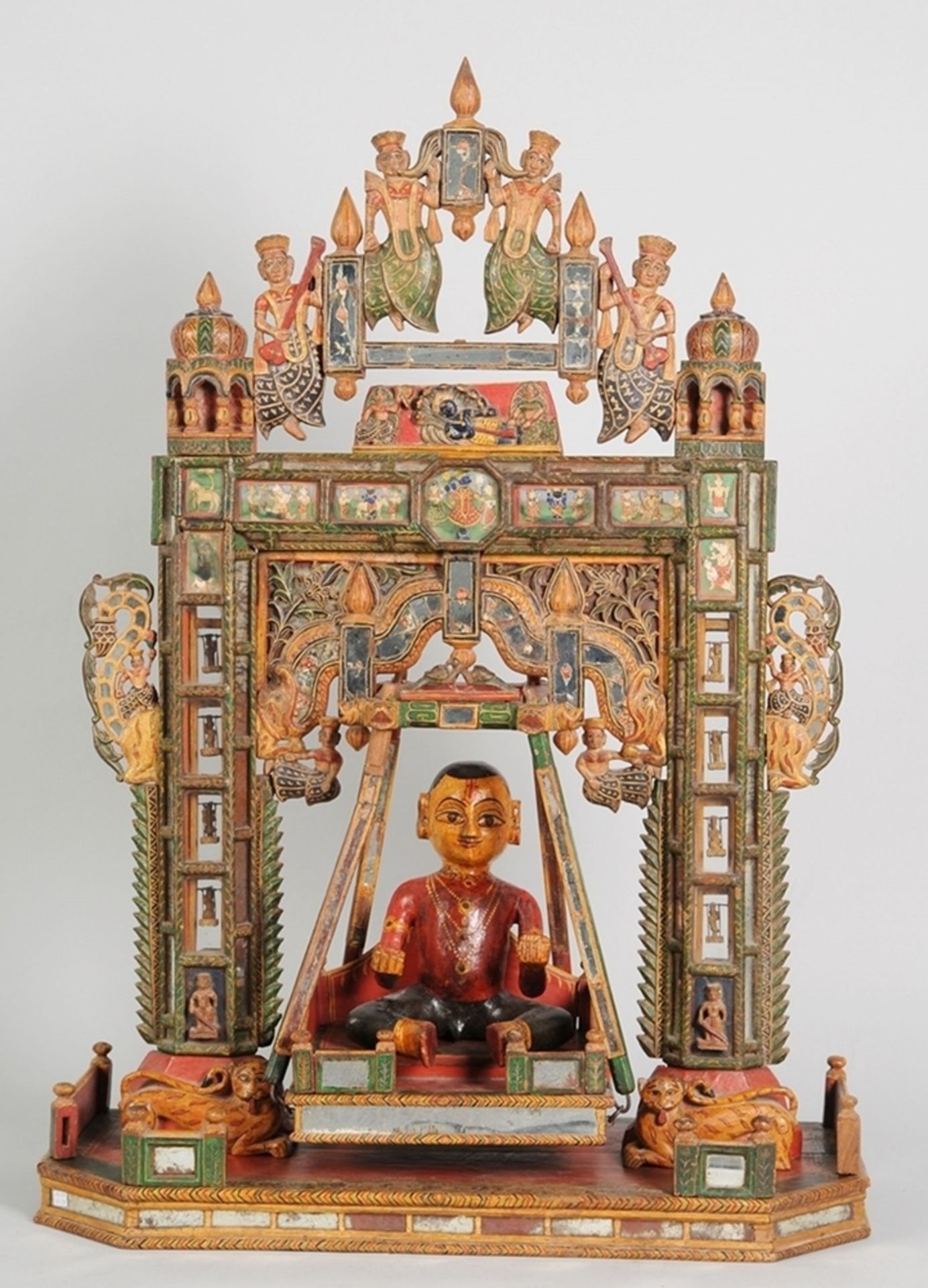 Hinduistischer Altar-Schrein, sogen. "Krishna-Schaukel"Holz, geschnitzt u. polychrom bemalt.