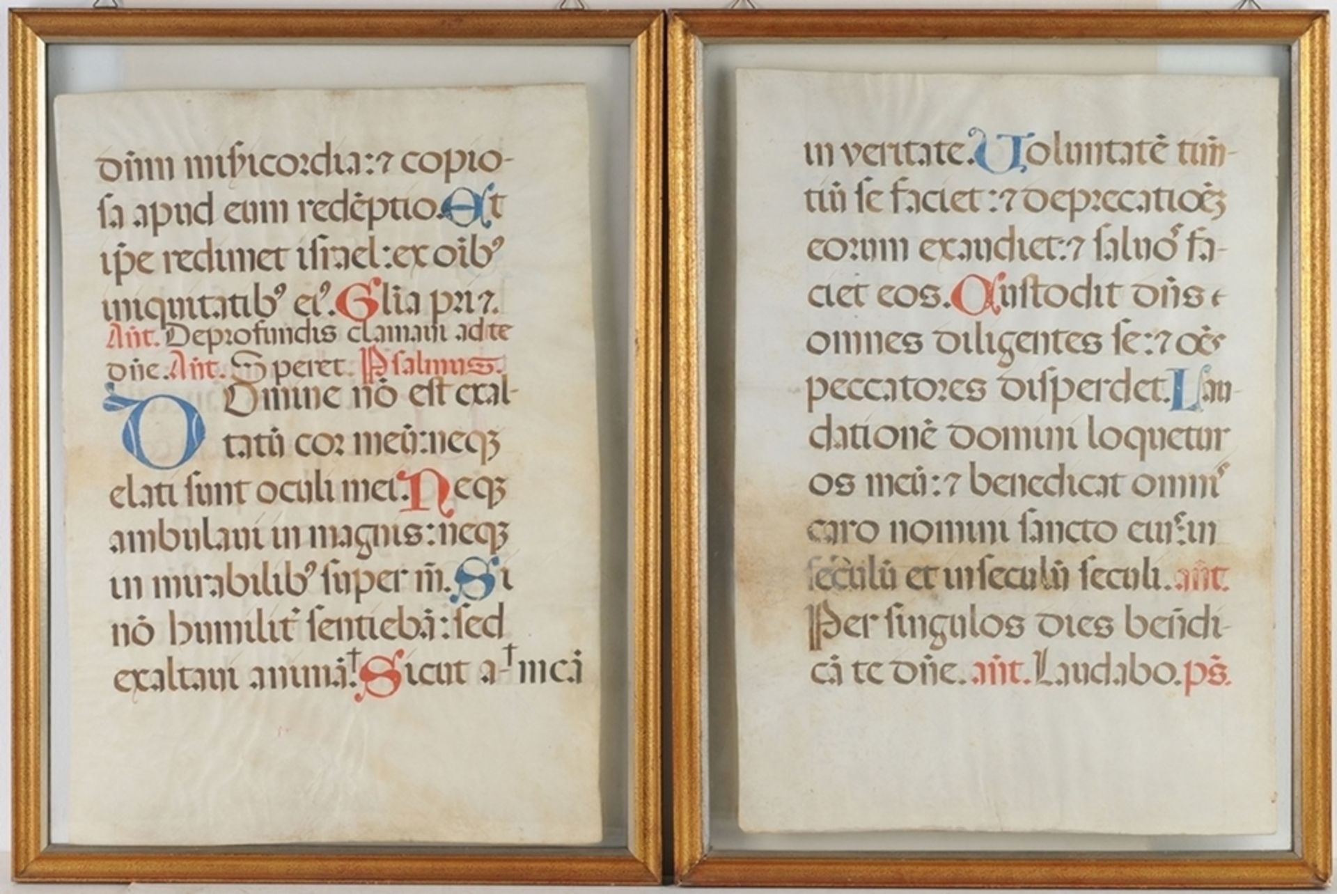 Paar AntiphonarblätterTusche/Pergament. Mittelalterliche Manuskriptseiten, zwei Einzelseiten
