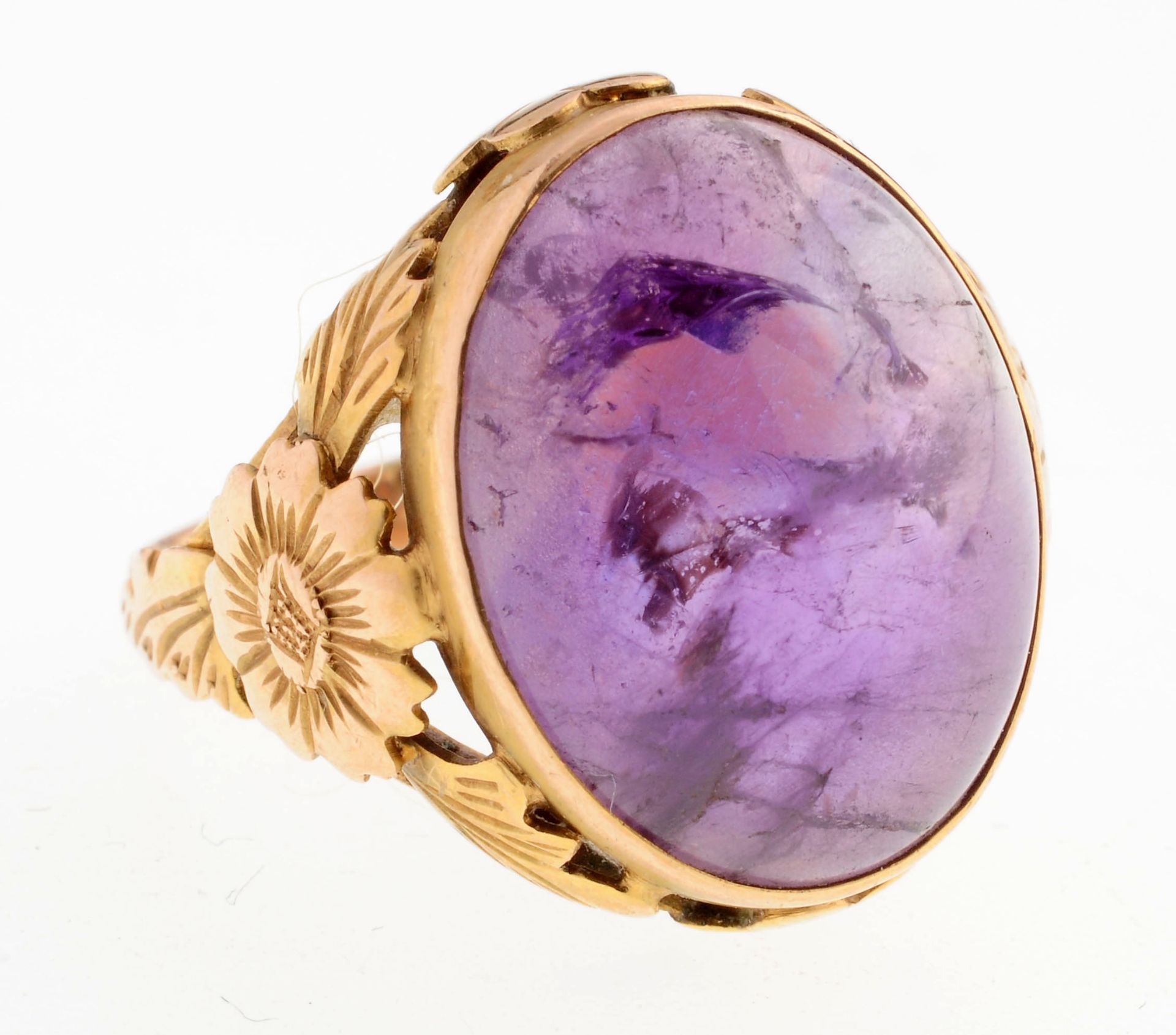 Jugendstil-Amethyst-Ring585er Roségold. Flache Ringschiene, an der Schulter 2-geteilt u. mit