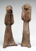 Bentele, HeinzBronze, patiniert. Zwei Figuren, "Der Rufende" u. "Der Lauschende". Jew. rücks