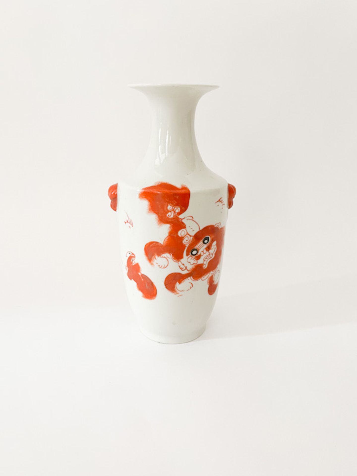 China Vase mit roten Fu Löwen